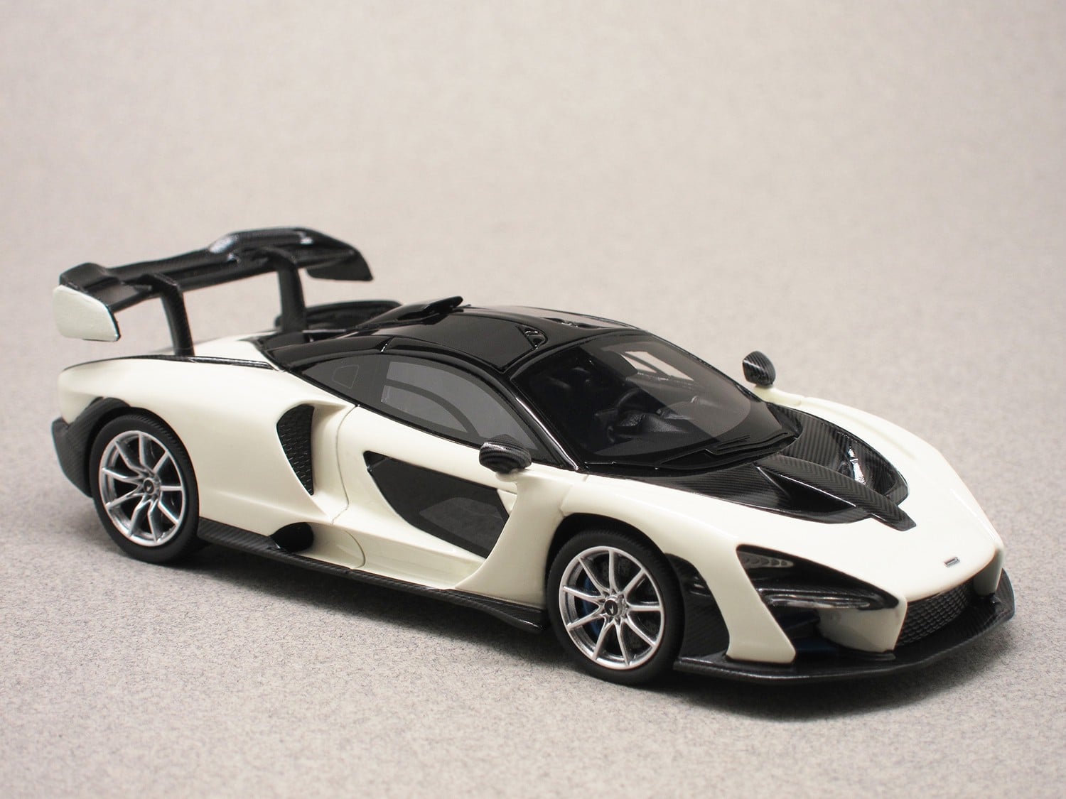 McLaren Senna (Truescale) 1:43