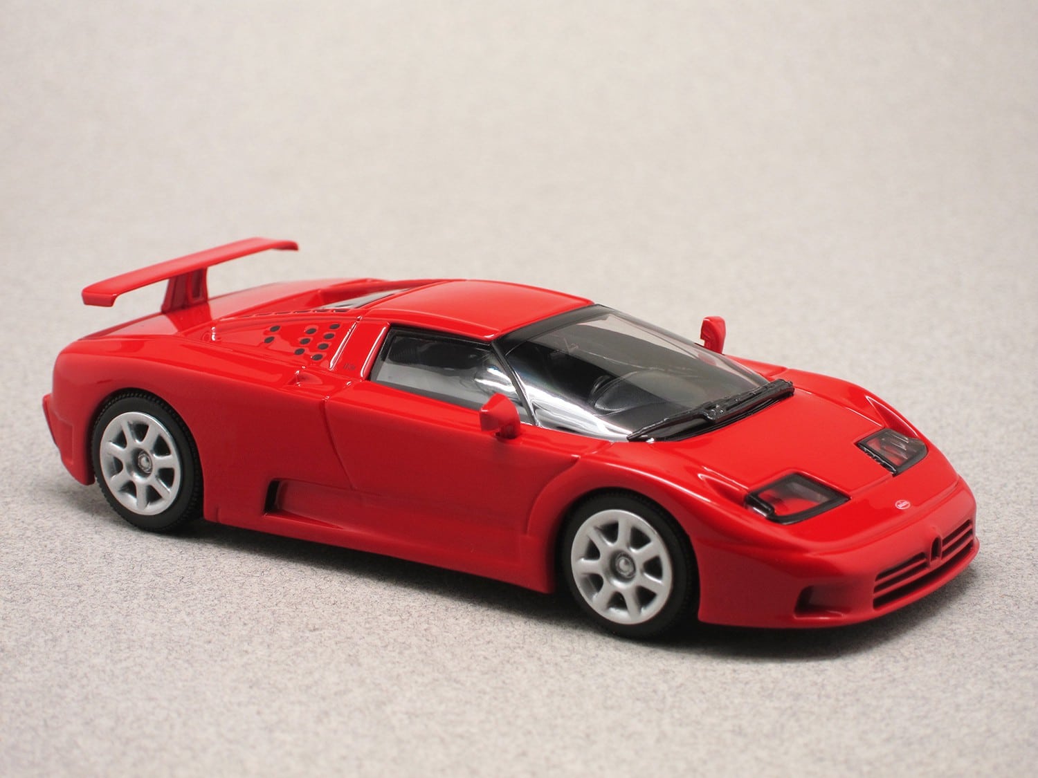 Bugatti EB 110 (Maxichamps) 1/43e