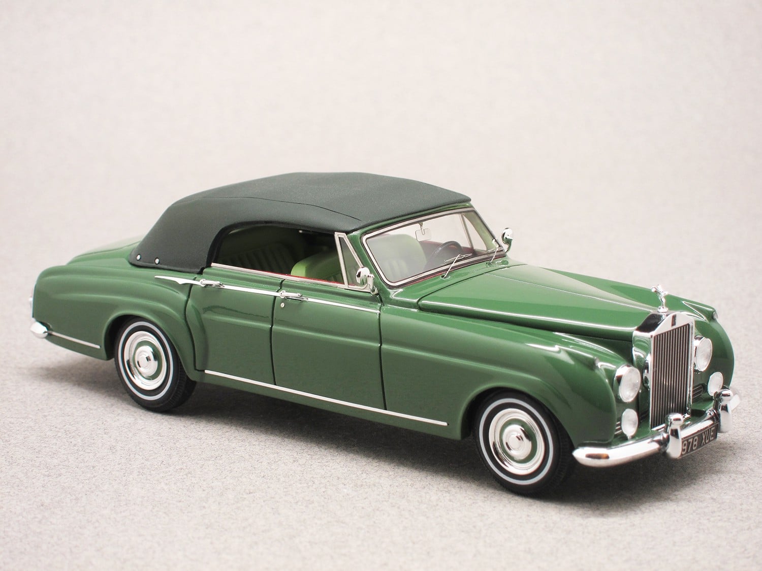 Rolls-Royce Silver Cloud II H.J. Mulliner Convertible 4 portes closed (Matrix) 1:43