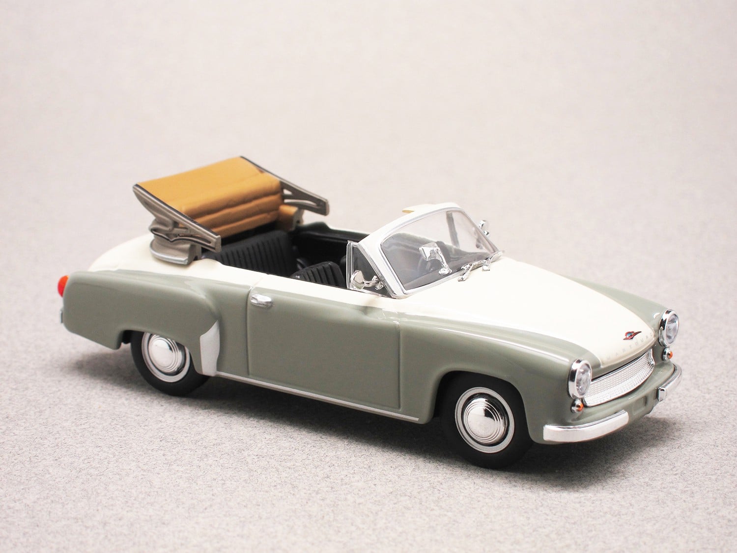 Wartburg 311 Convertible (Maxichamps) 1:43