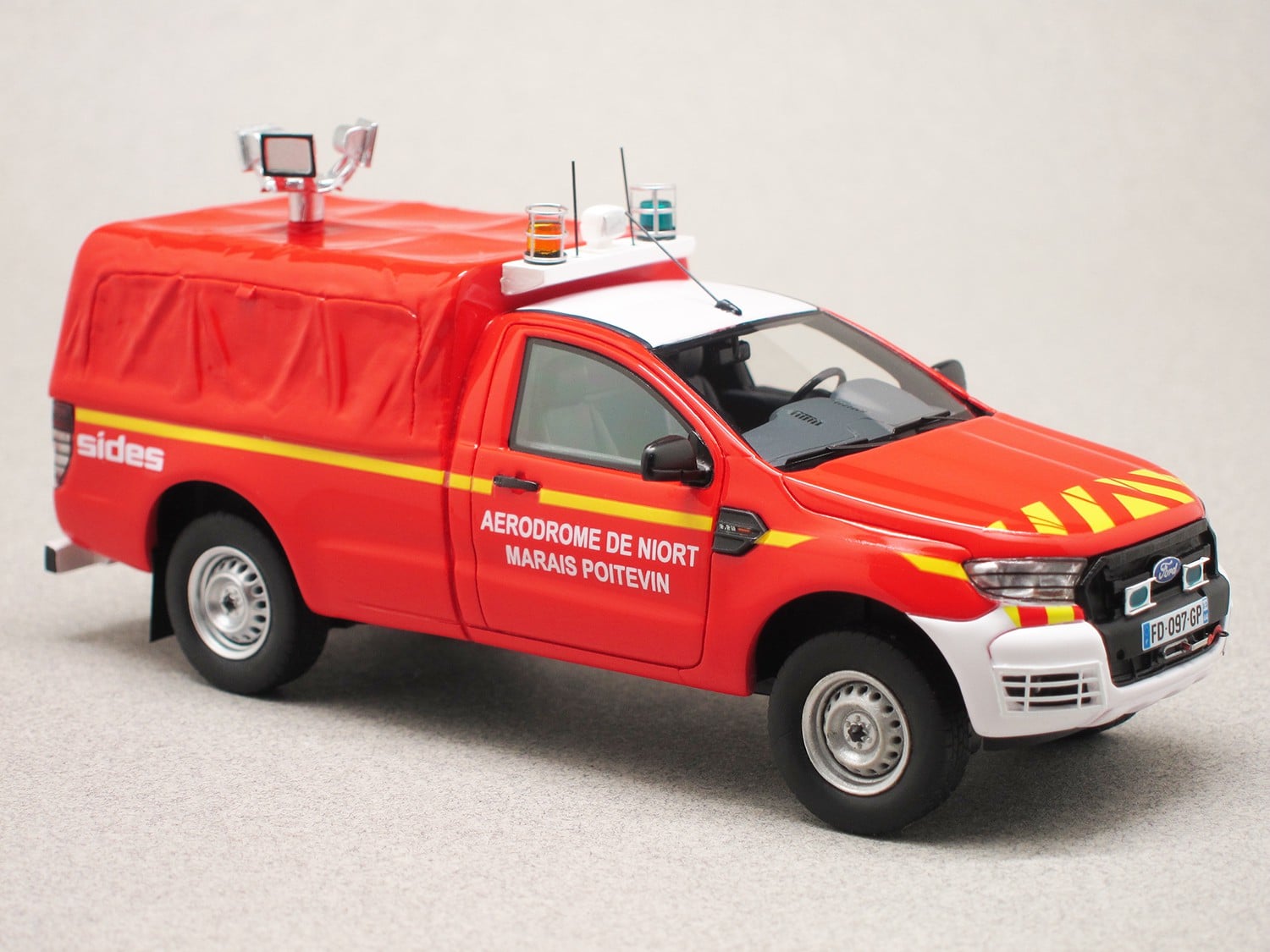 Ford Ranger SIDES VIP Niort Airport (Alarme) 1:43