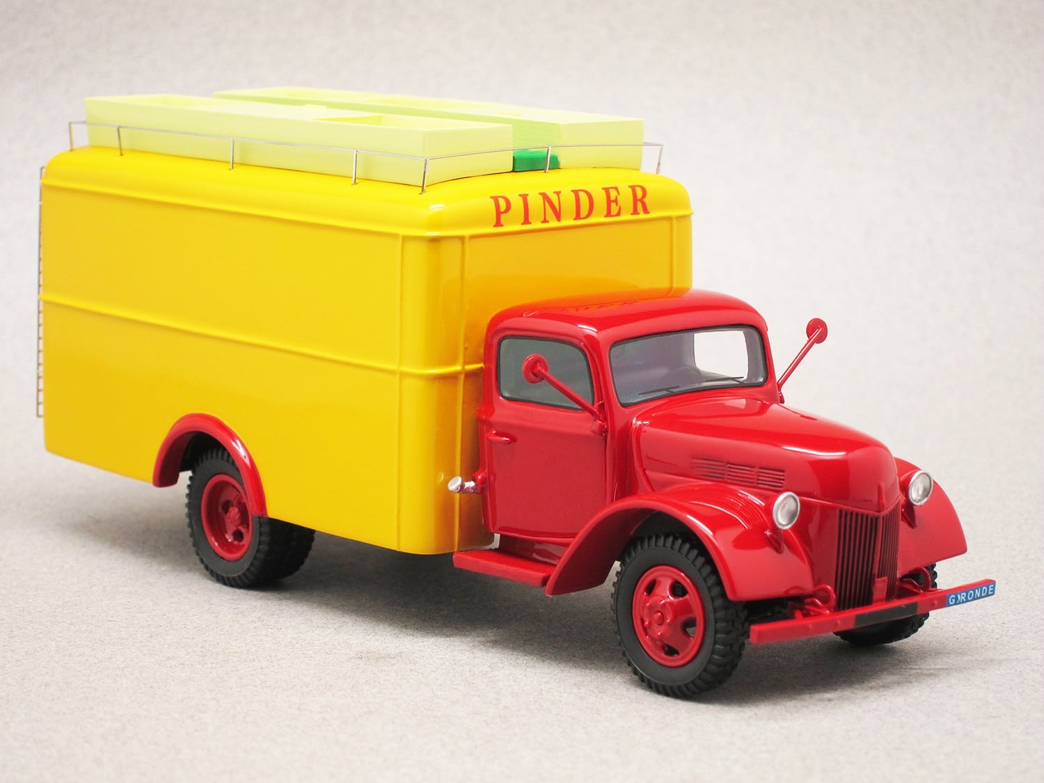 Ford France 1947 Pinder Circus (Perfex) 1:43