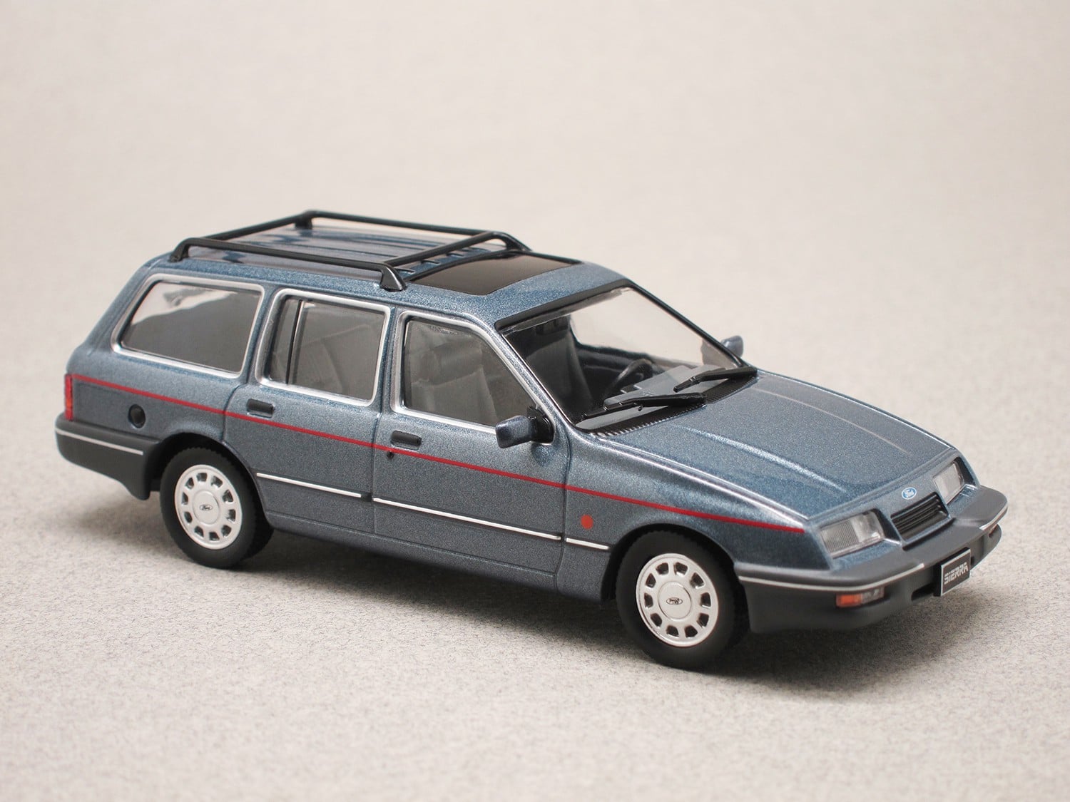 Ford Sierra Estate (IXO) 1:43