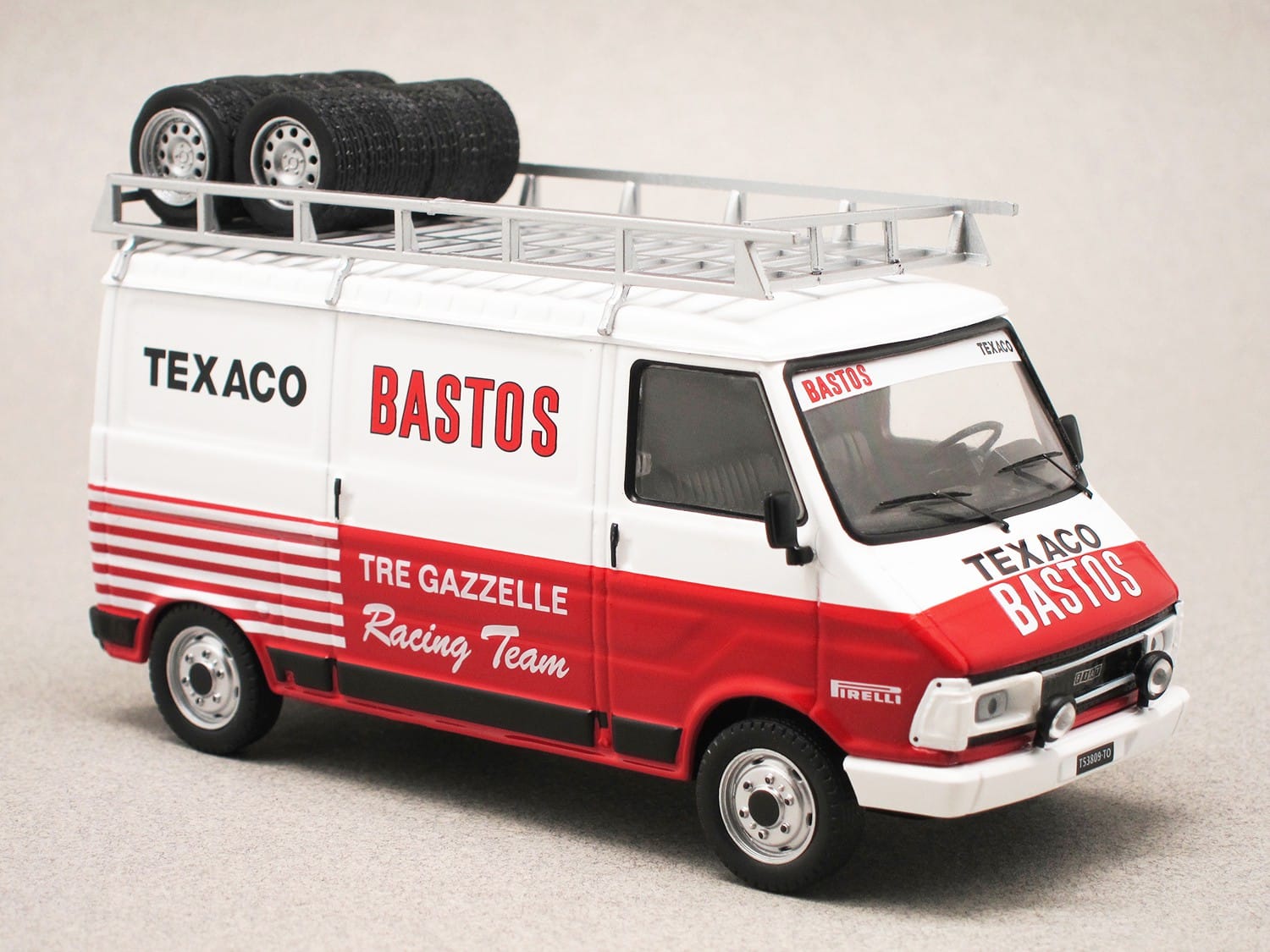 Fiat 242 Bastos Assistance (IXO) 1:43