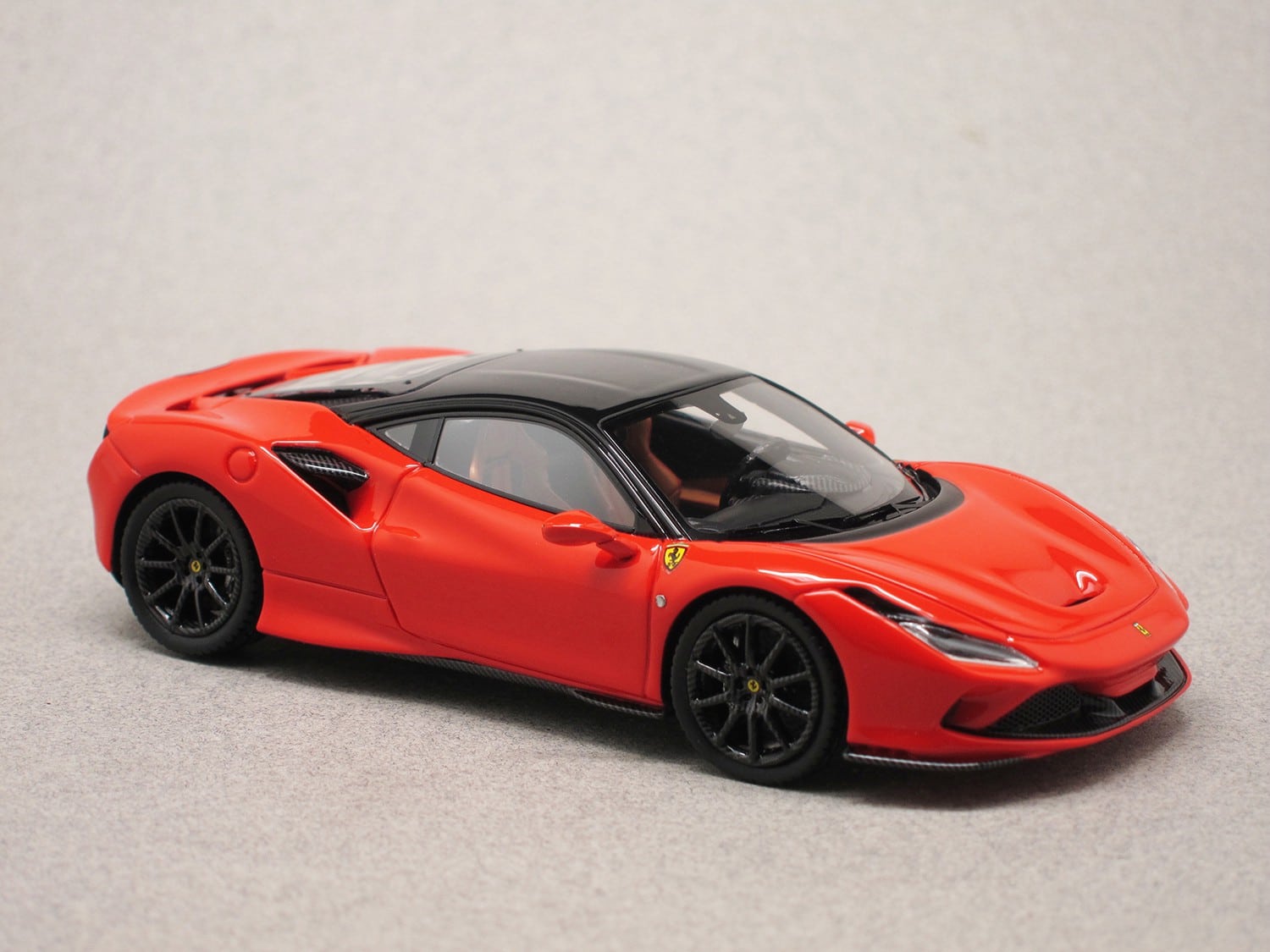 Ferrari F8 Tributo Rosso Dino (LookSmart) 1:43