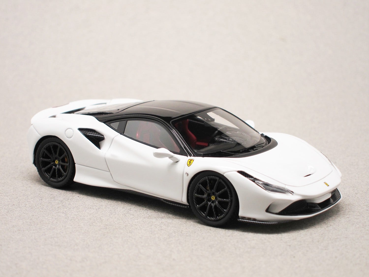 Ferrari F8 Tributo Bianco Cervino (LookSmart) 1/43e