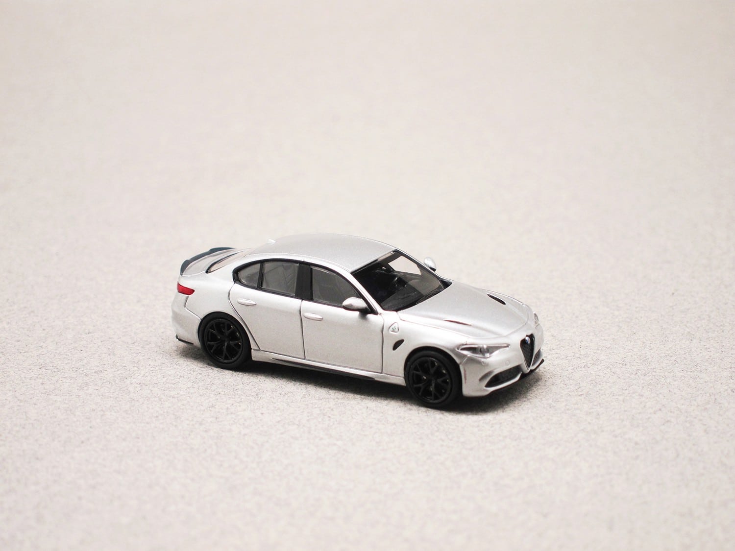 Alfa Romeo Giulia Quadrifoglio (Minichamps) 1:87