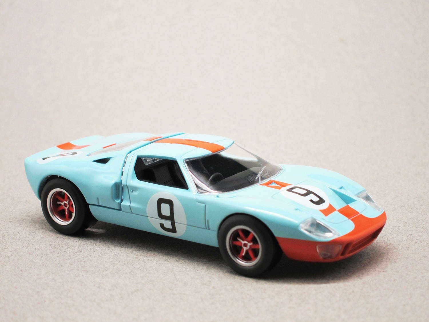 Ford GT40 1968 n°9 (Norev) 1/43e