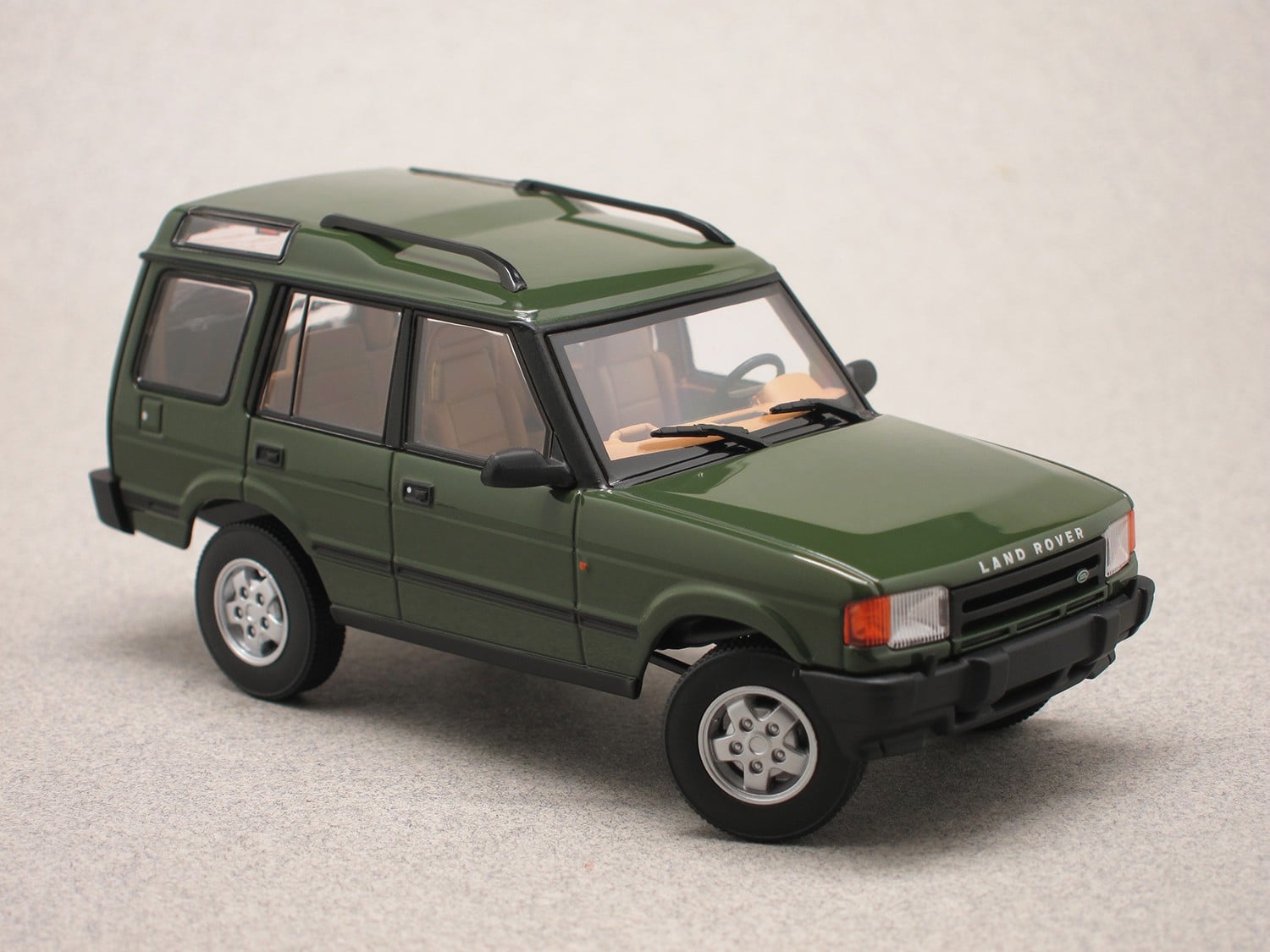 Land Rover Discovery 1994 (Almost Real) 1/43e