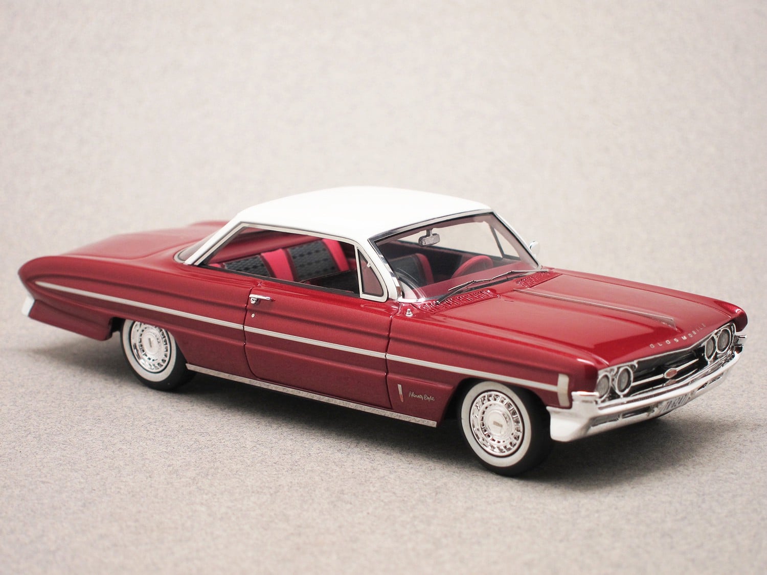 Oldsmobile 98 Holiday Hardtop Coupe 1961 (Goldvarg) 1:43