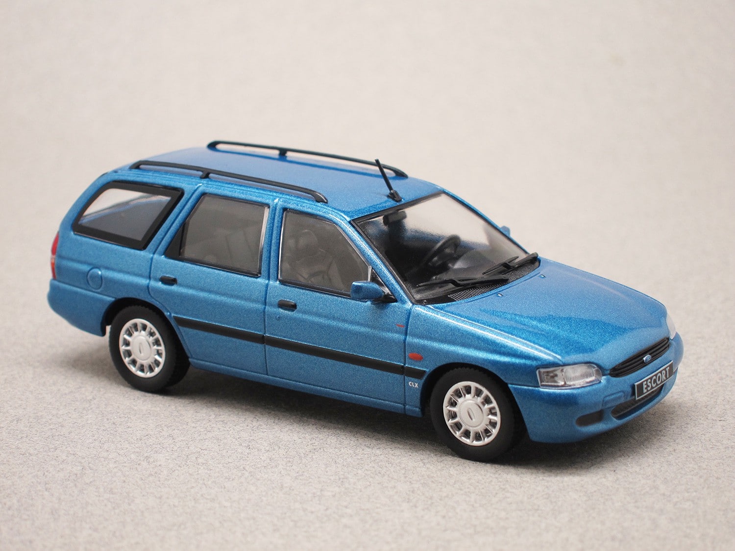 Ford Escort 1995 estate (IXO) 1:43