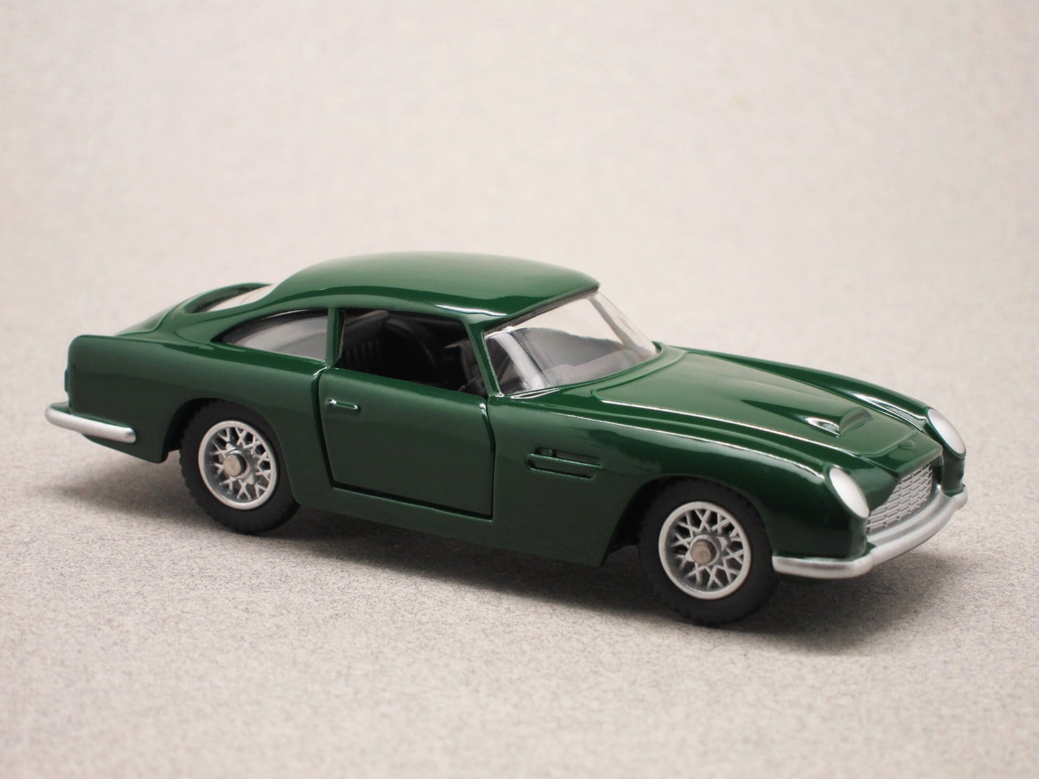 Aston Martin DB5 Vantage (Solido) 1:43