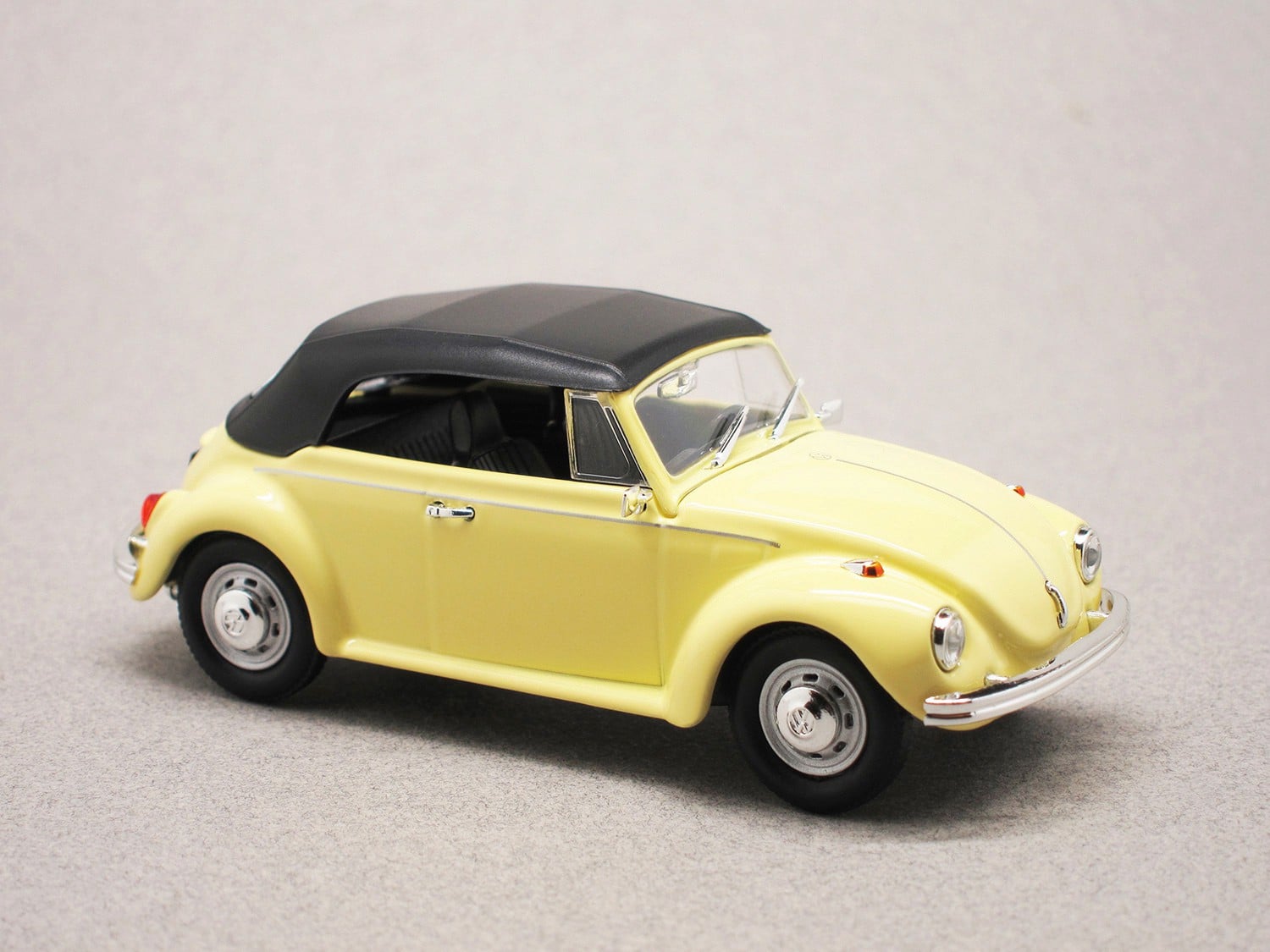 VW Coccinelle Cabriolet (Lucky Die Cast) 1/43e