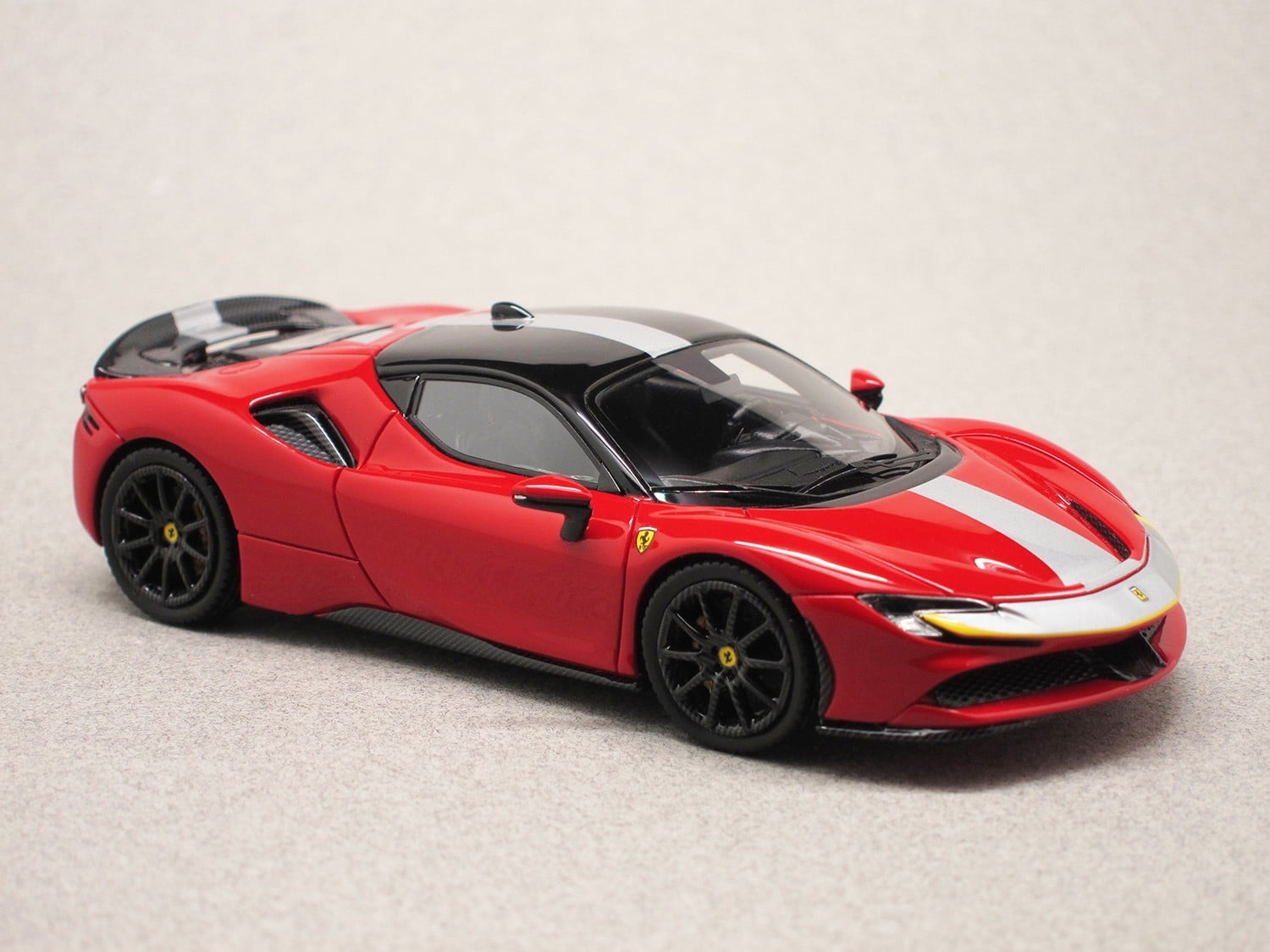 Ferrari SF90 Stradale Assetto Fiorano Rosso Corsa (LookSmart) 1:43