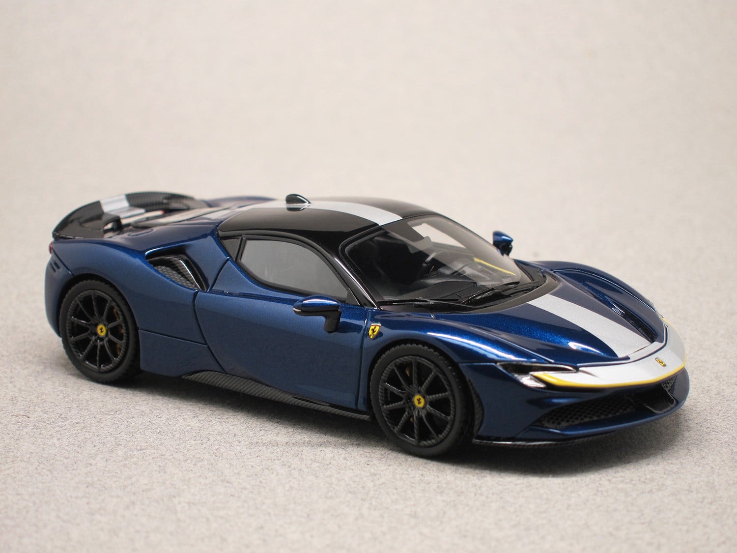 Ferrari SF90 Stradale Assetto Fiorano Blu Elettrico (LookSmart) 1/43e
