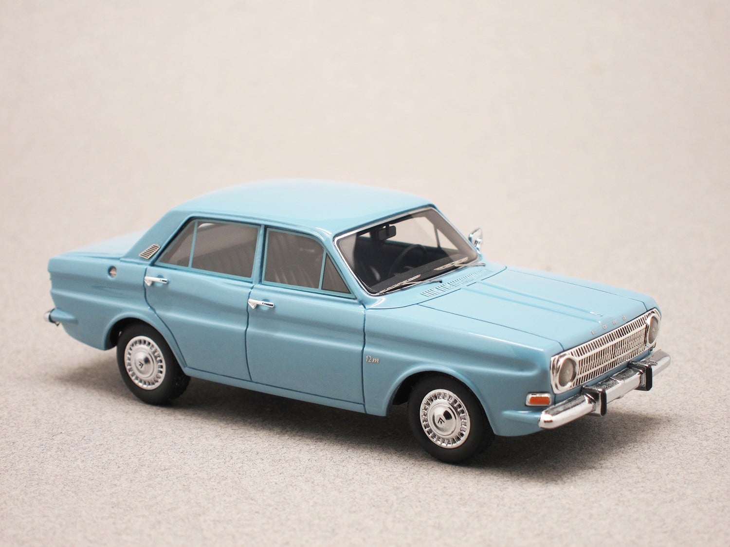 Ford 12M P6 sedan (NEO) 1:43