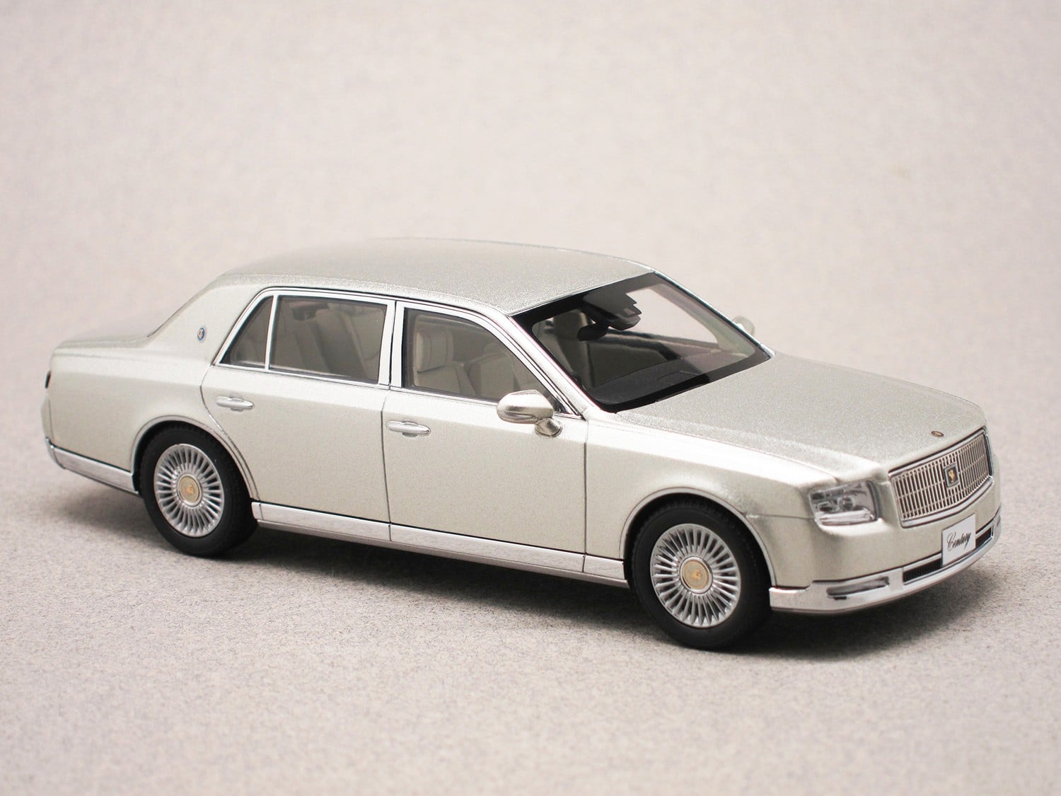 Toyota Century 2018 (Kyosho) 1/43e