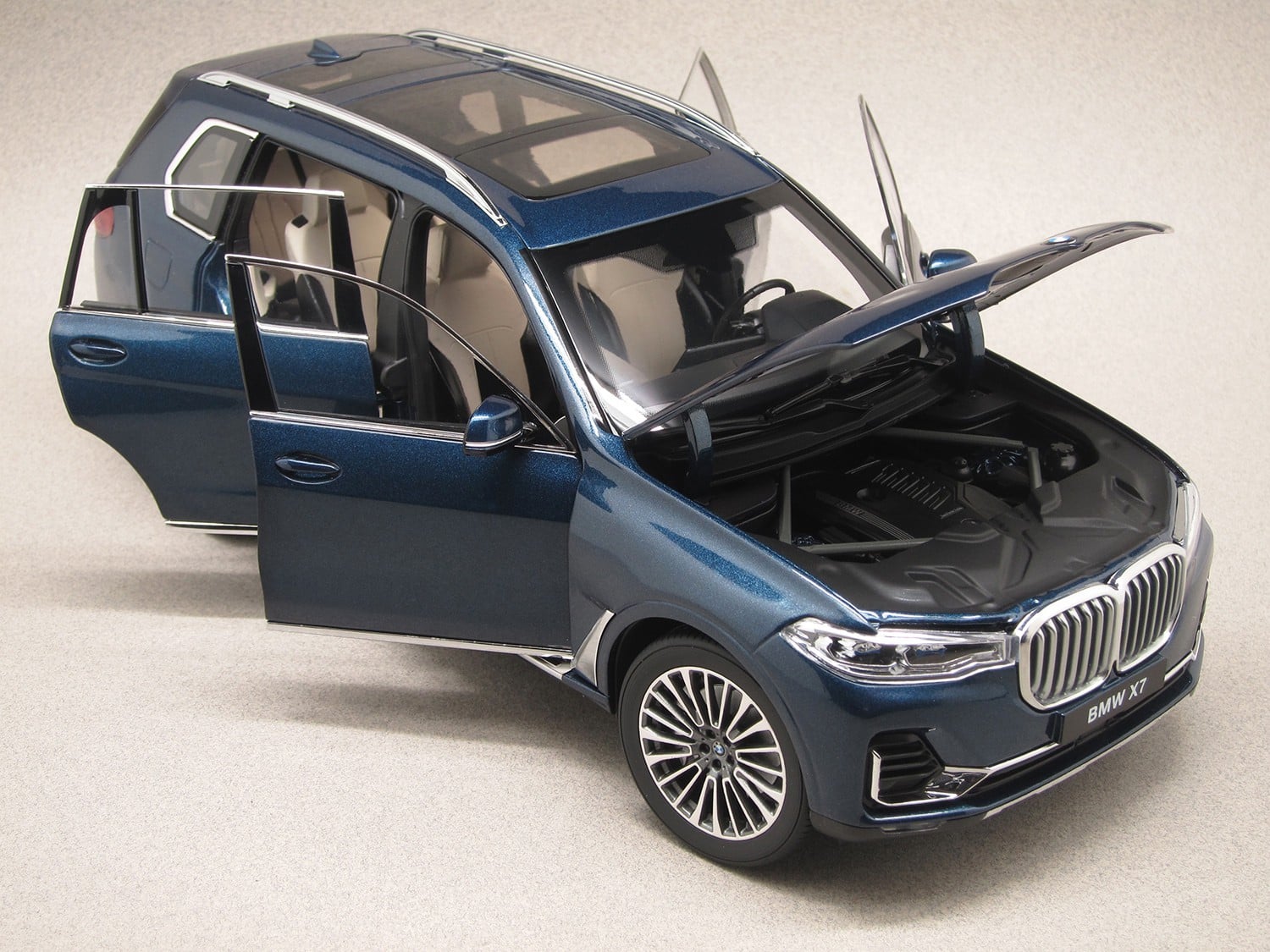 BMW X7 (Kyosho) 1:18