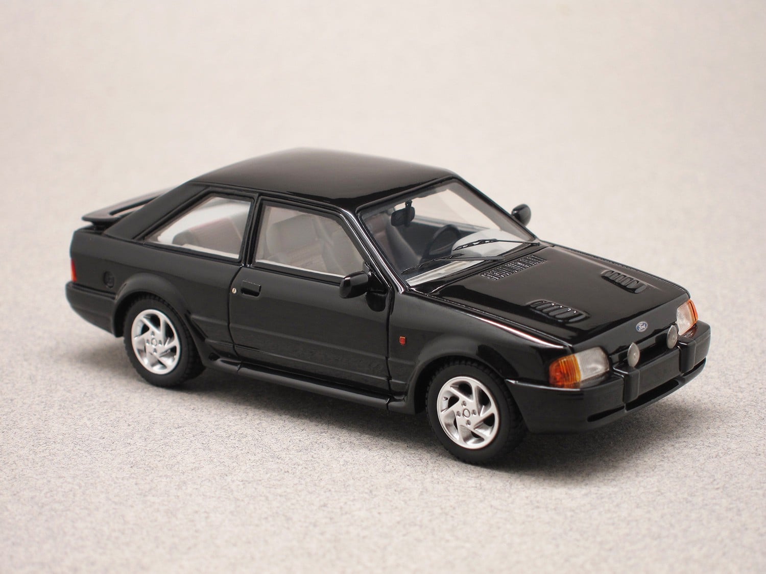 Ford Escort RS Turbo 1986 (NEO) 1:43