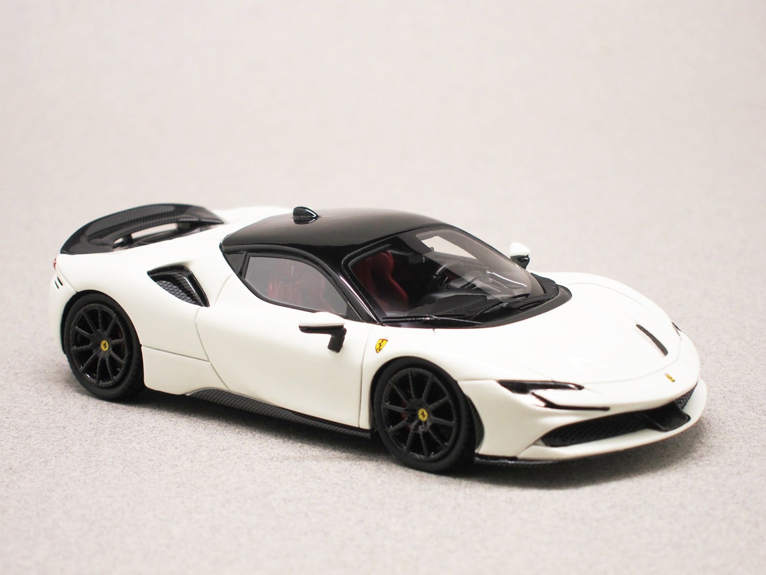 Ferrari SF90 Stradale Bianco Avus (LookSmart) 1/43e