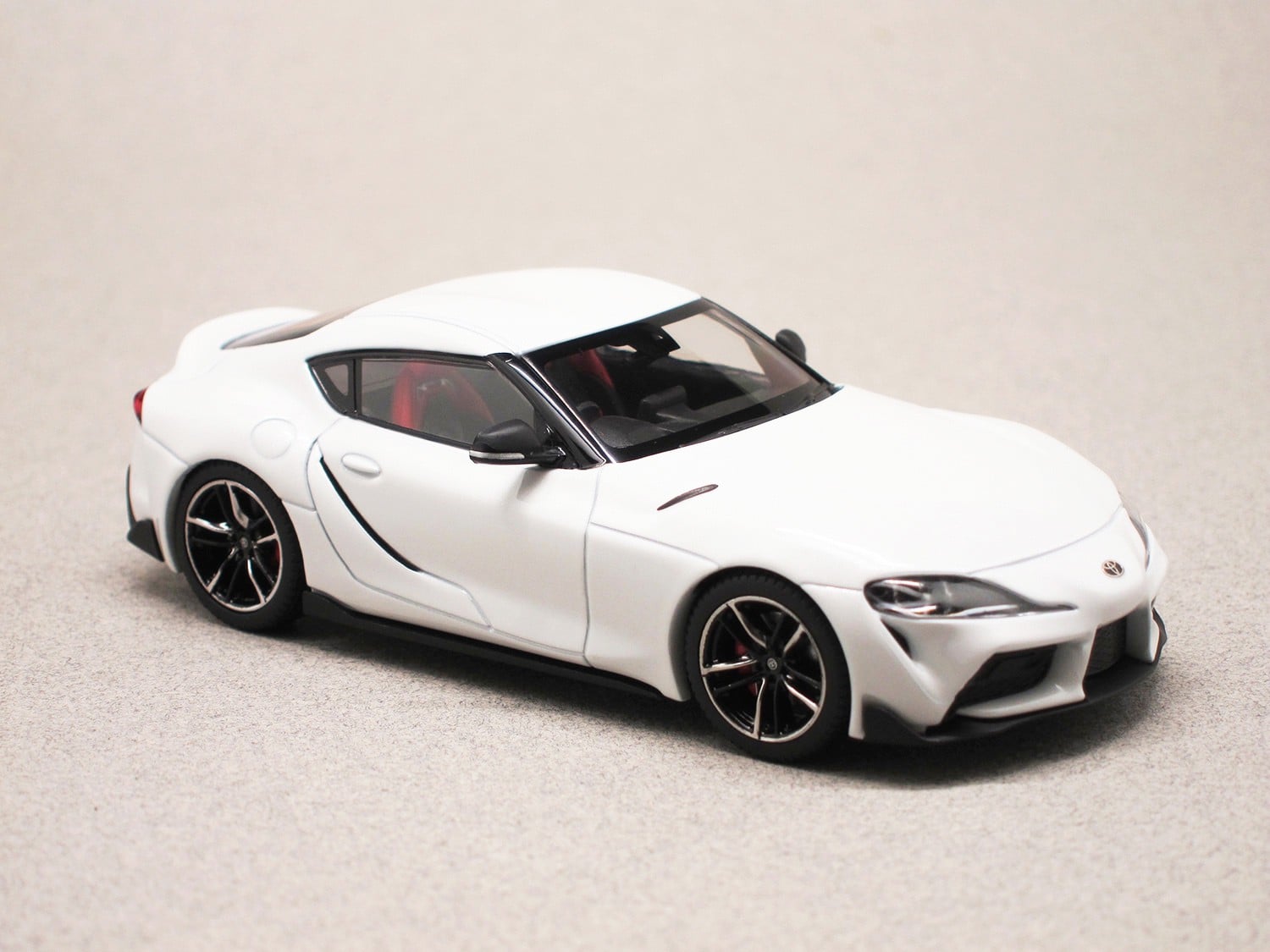 Toyota GR Supra (Kyosho) 1:43