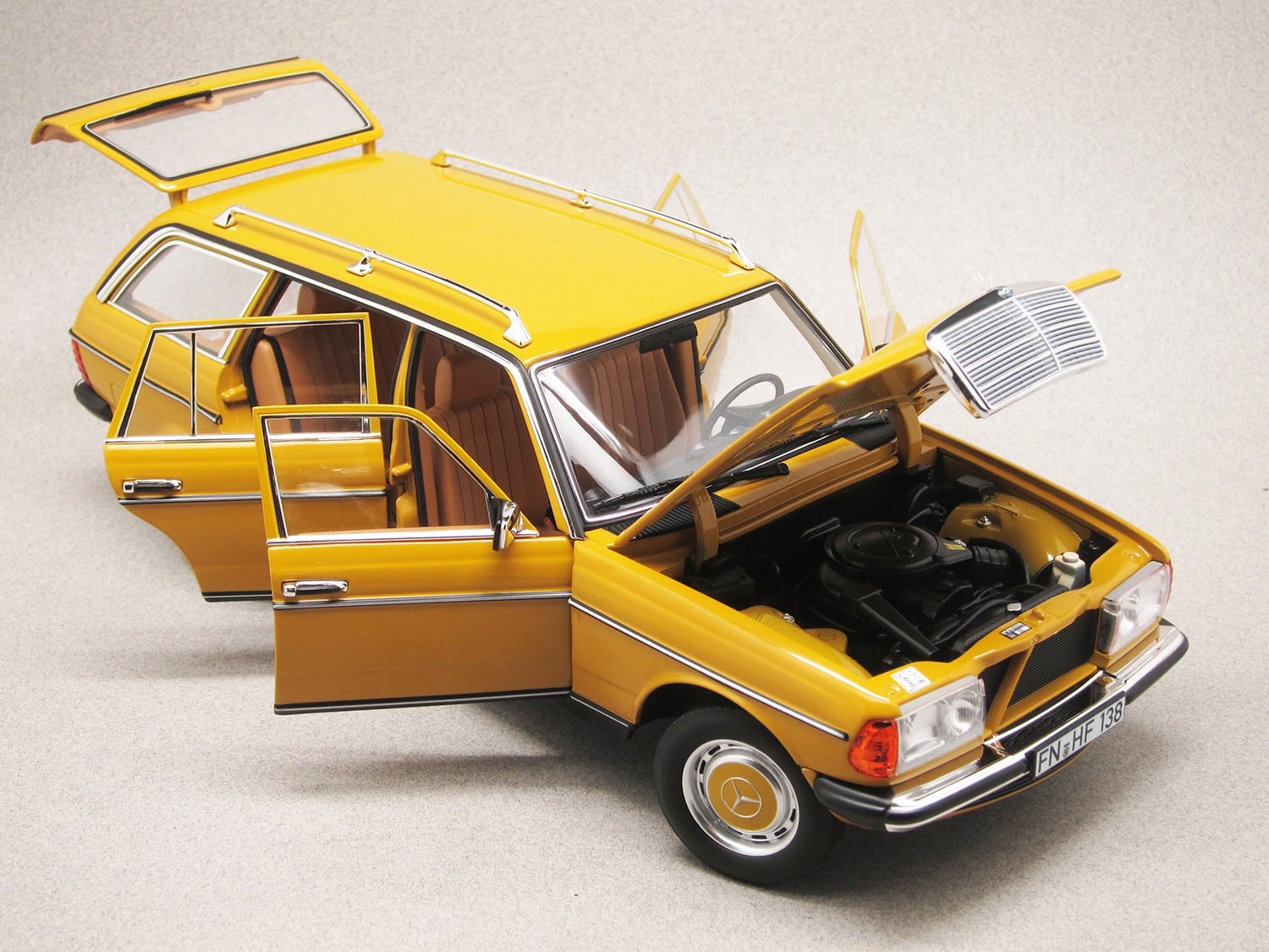 Mercedes 200 T W123 (Norev) 1/18e