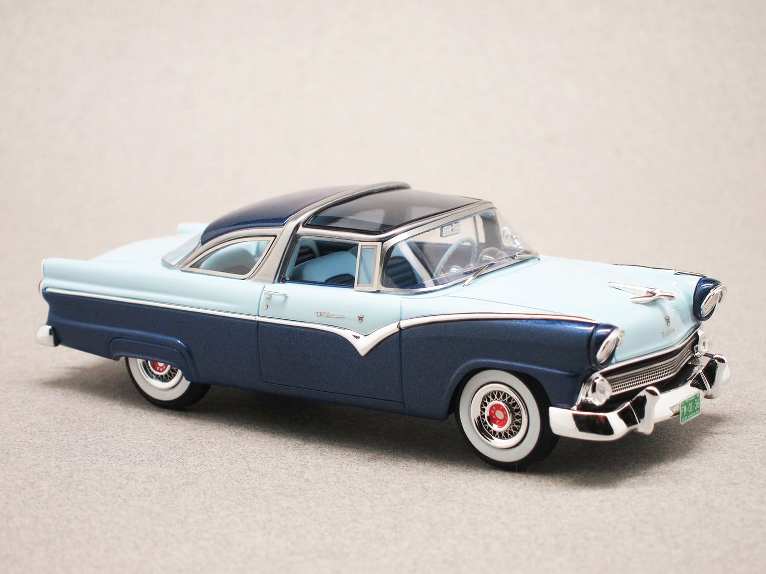 Ford Fairlane Crown Victoria 1955 (GIM) 1/43e