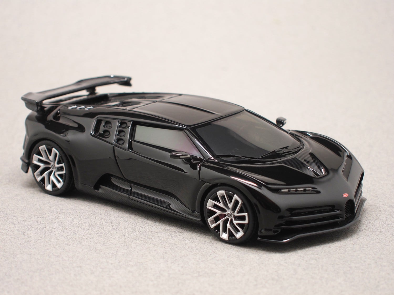 Bugatti Centodieci Shiny Black (LookSmart) 1:43