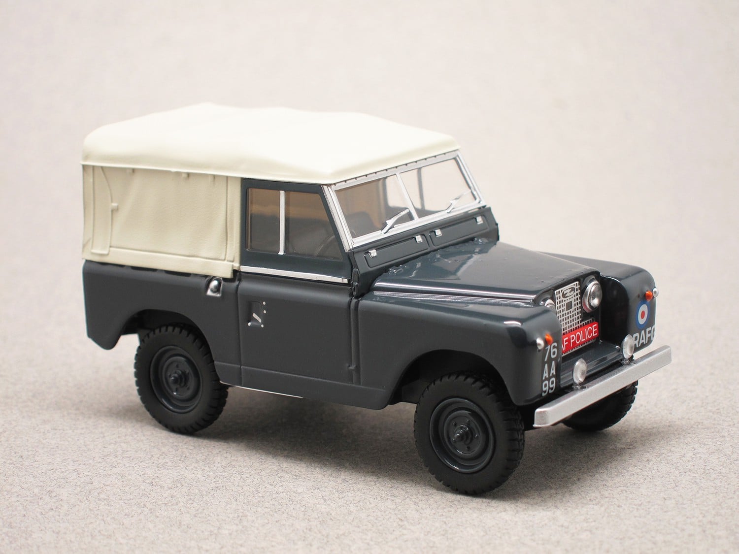 Land Rover Series 2 RAF Police (Oxford) 1:43