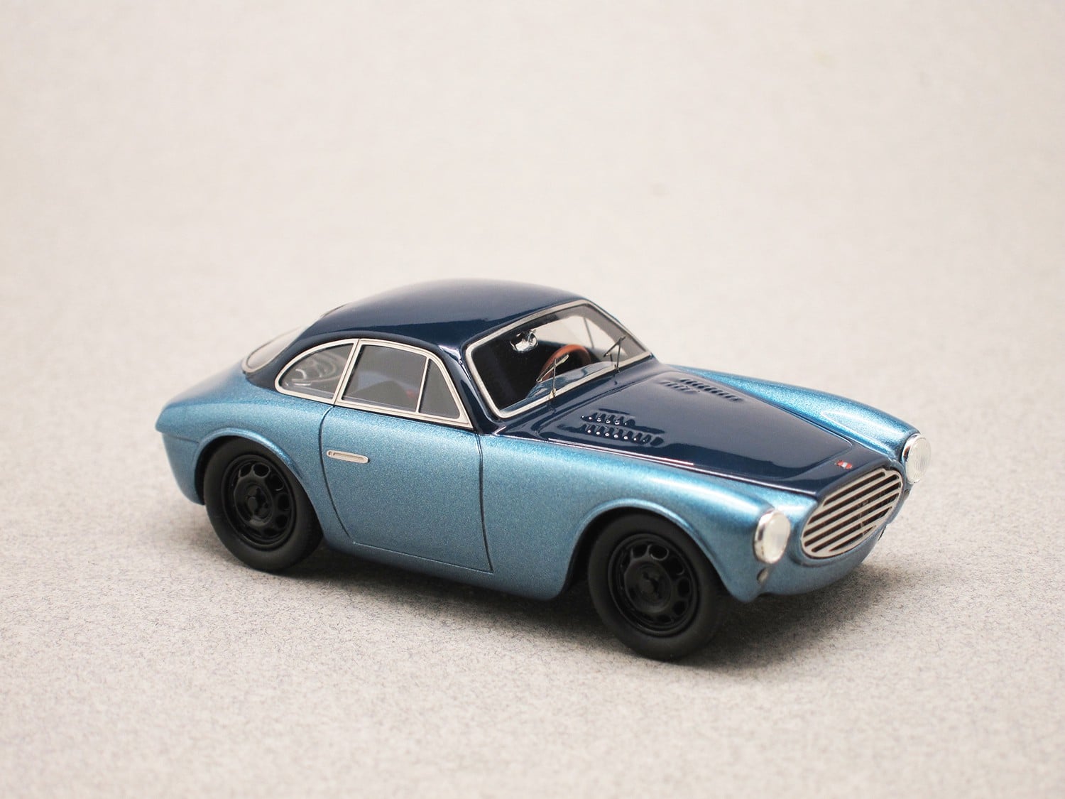 Moretti 750 Grand Sport (Matrix) 1:43