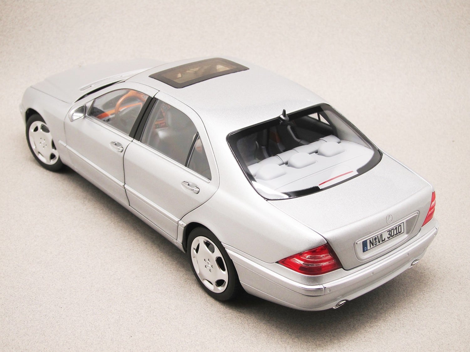 La miniature Mercedes Classe S, avant la vraie