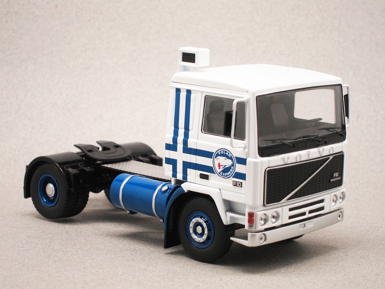 Volvo F10 Polar Express (IXO) 1/43e