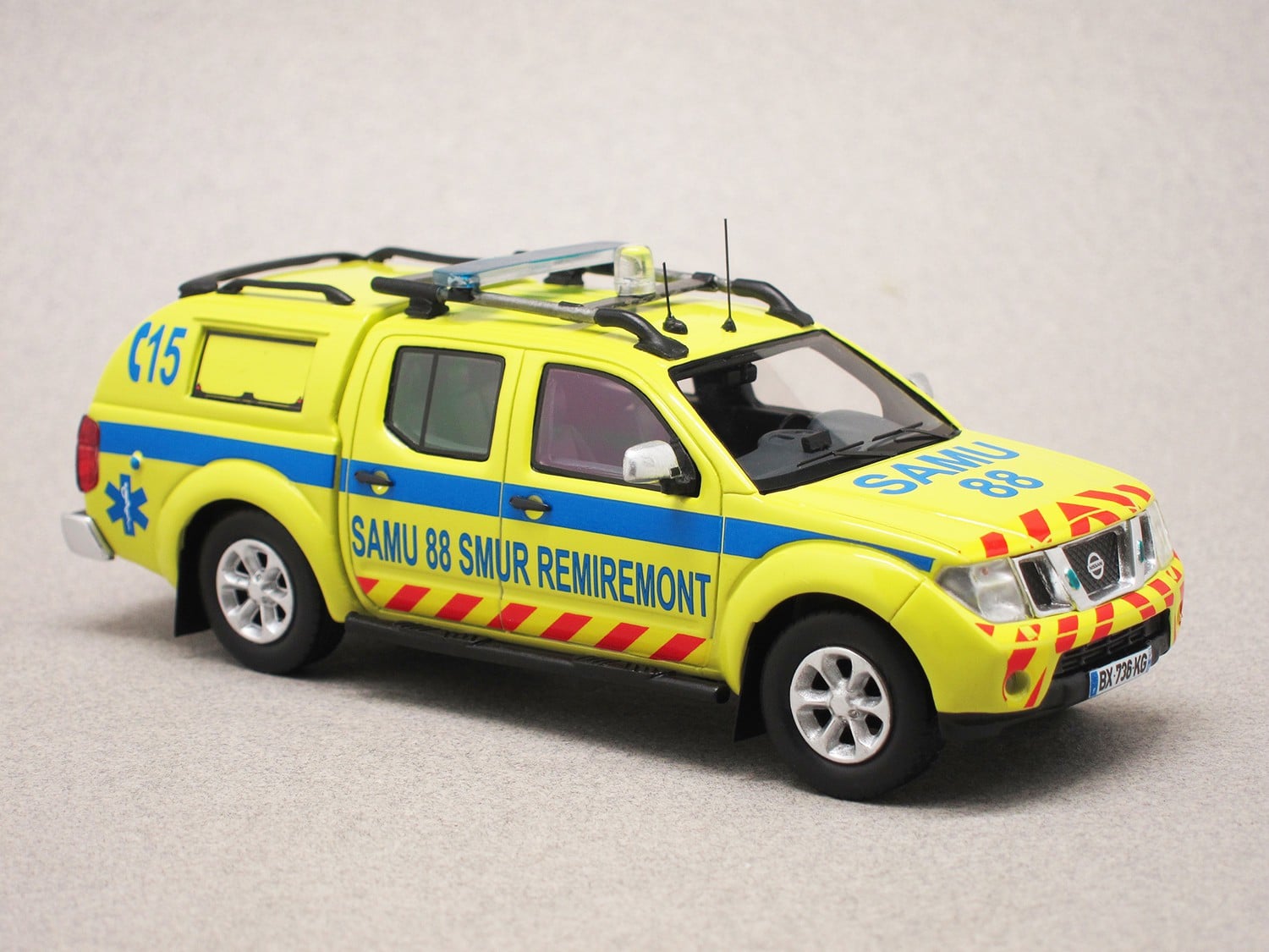 Nissan Navara D40 double cabine SAMU SMUR 88 (Alarme) 1/43e
