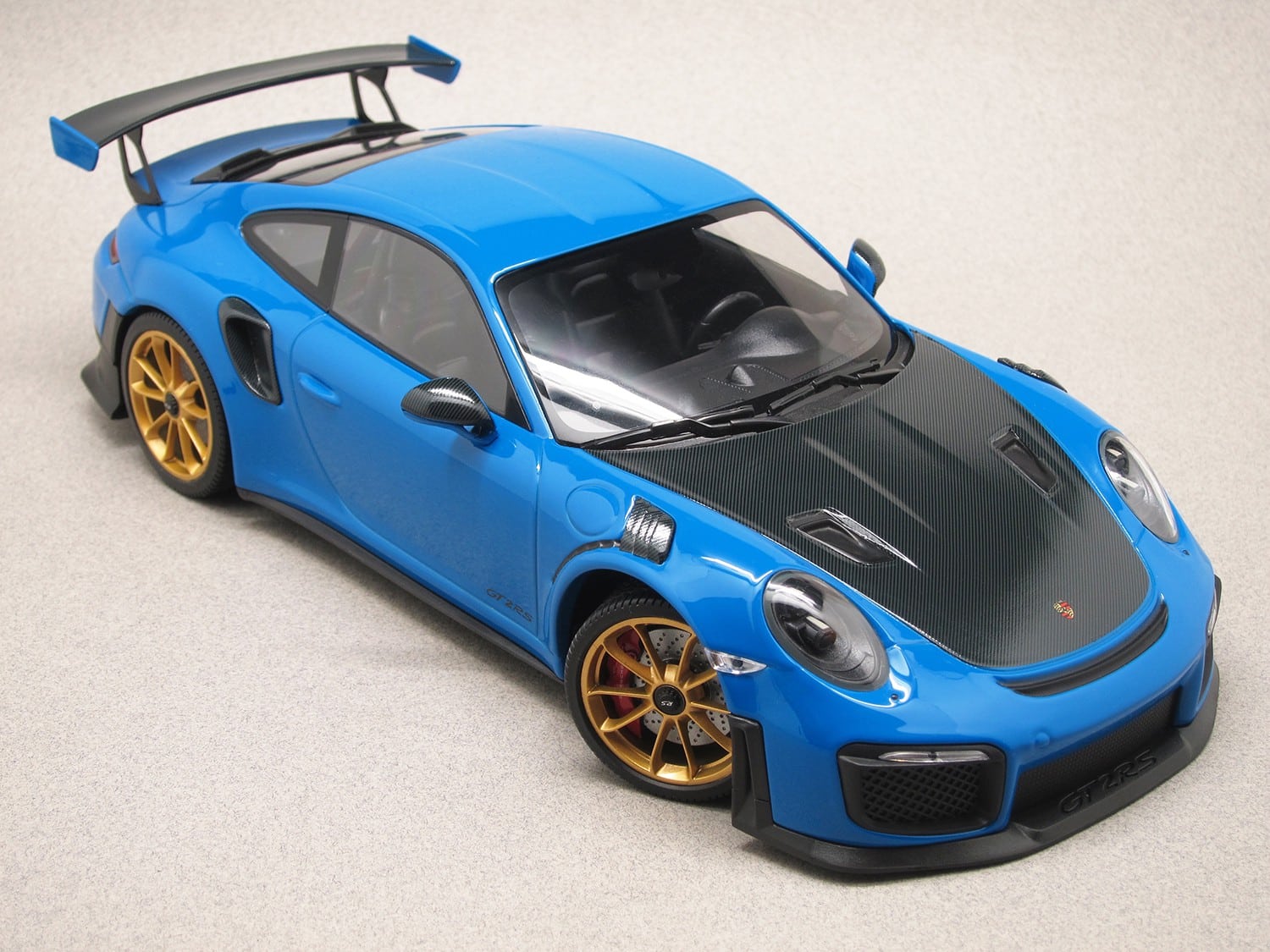 Porsche 911 GT2 RS 991.2 (Minichamps) 1/18e
