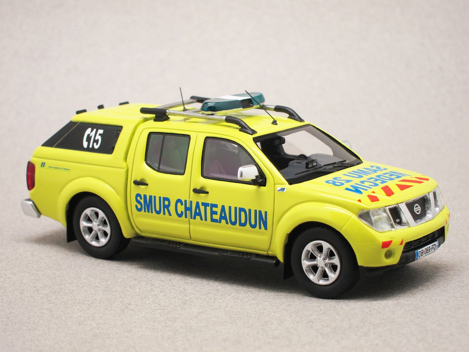 Nissan Navara D40 double cab SAMU SMUR 28 (Alarme) 1:43