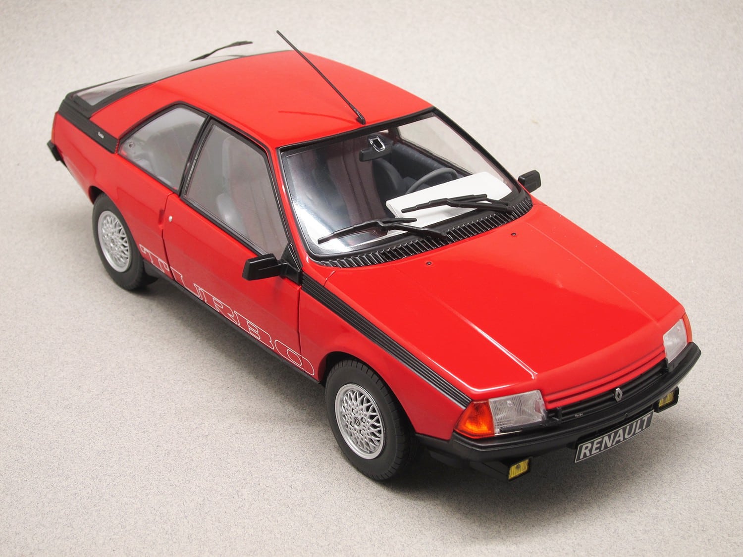 Renault Fuego Turbo red (Solido) 1:18 - Minicarweb