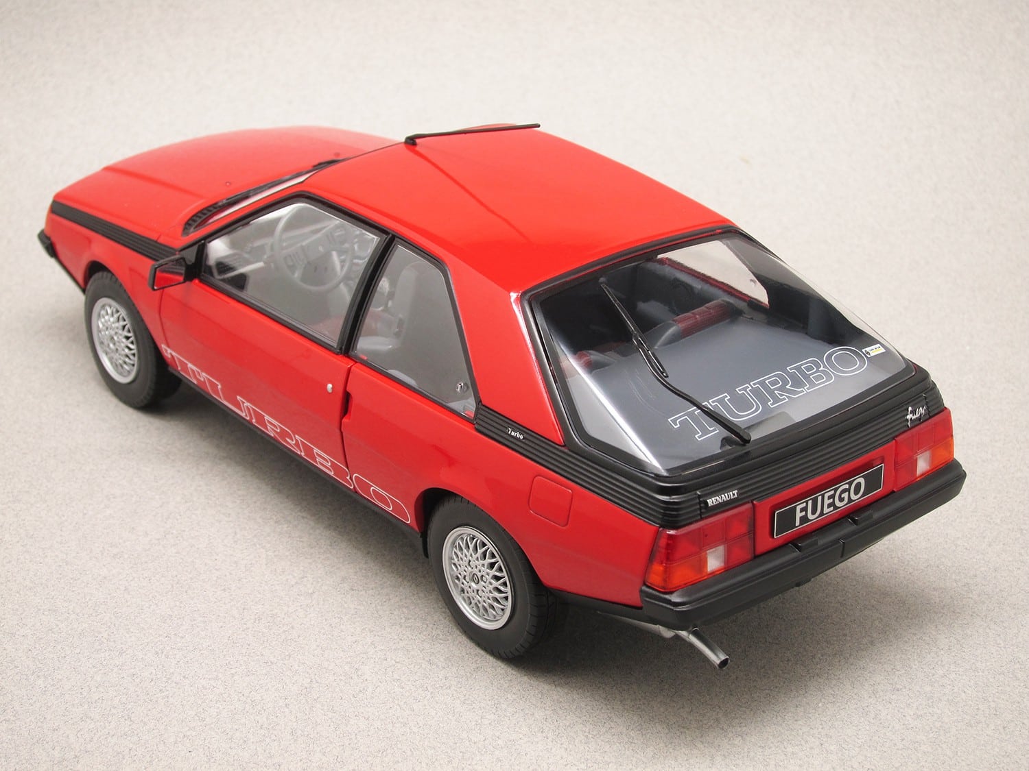 返品保証有 Solido S1806401 1:18 1980 Renault Fuego Turbo-Red