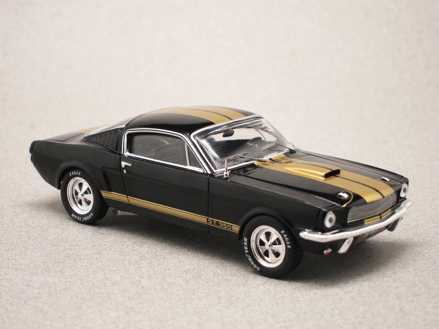 Ford Mustang Shelby GT 350 (IXO) 1/43e