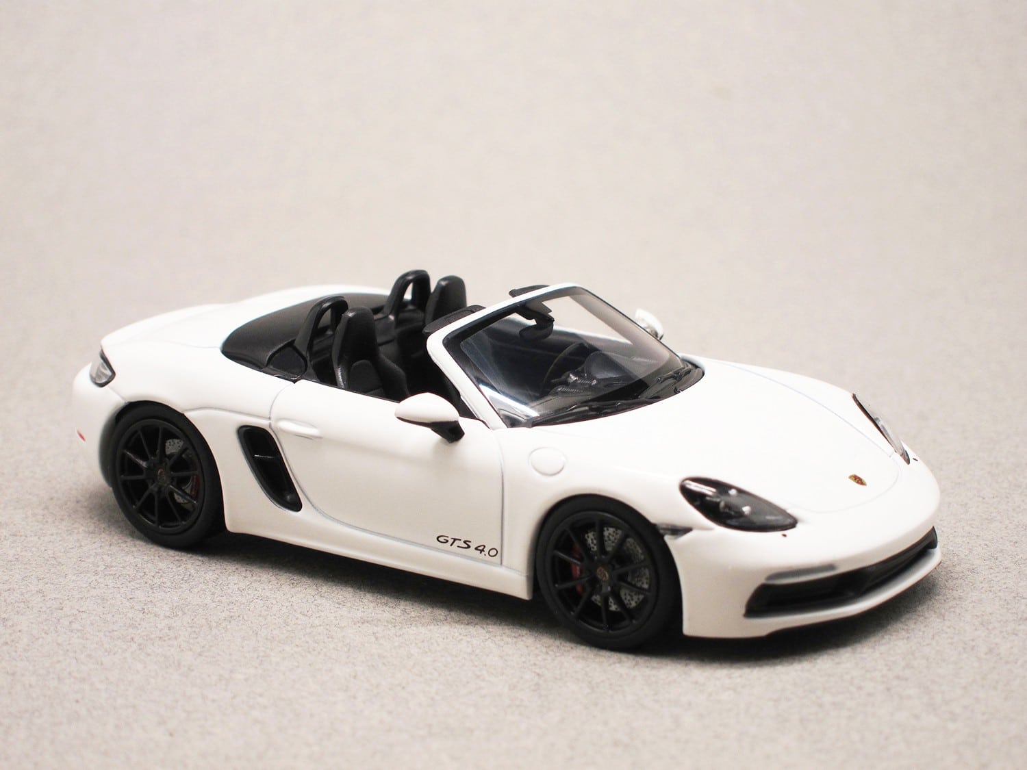 【受注生産品】 GTS Boxster 718 Porsche white Minicarweb - 1:43 (Minichamps) ミニカー