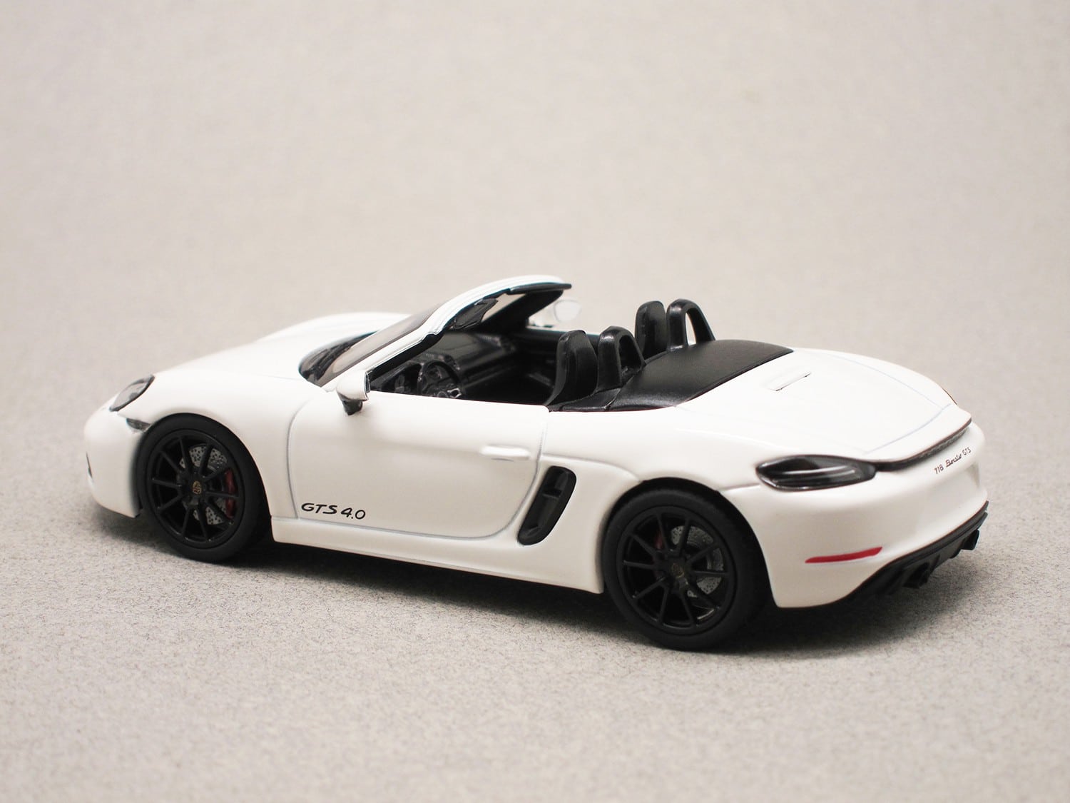 MINICHAMPS 718 ボクスター GTS 1/43 ホワイト MINICHAMPS 718 ボクスター GTS 1/43 ホワイト - メルカリ