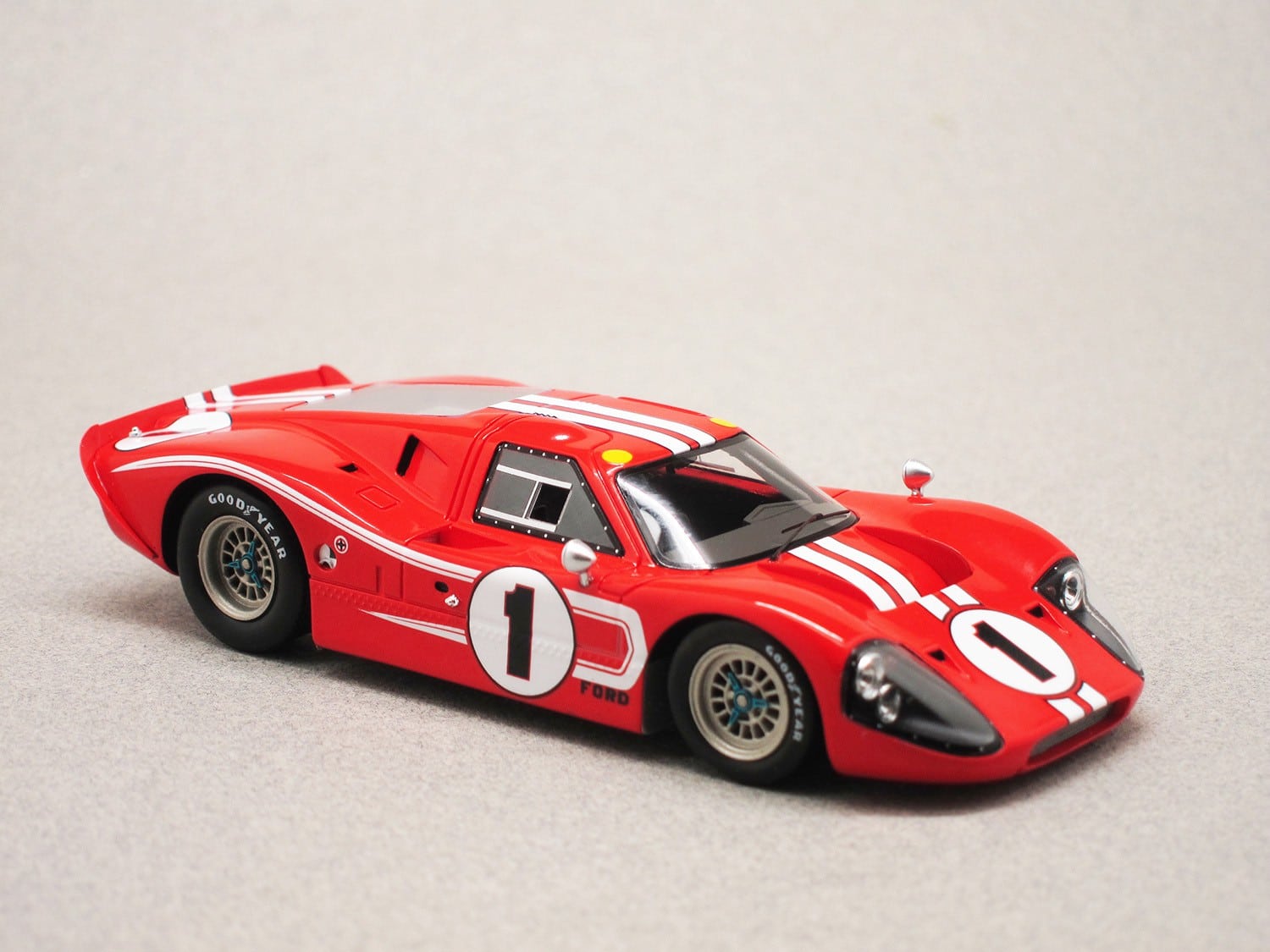 Ford GT40 MKIV N°1 Winner 24 Hours of Le Mans 1967 (Spark) 1:43