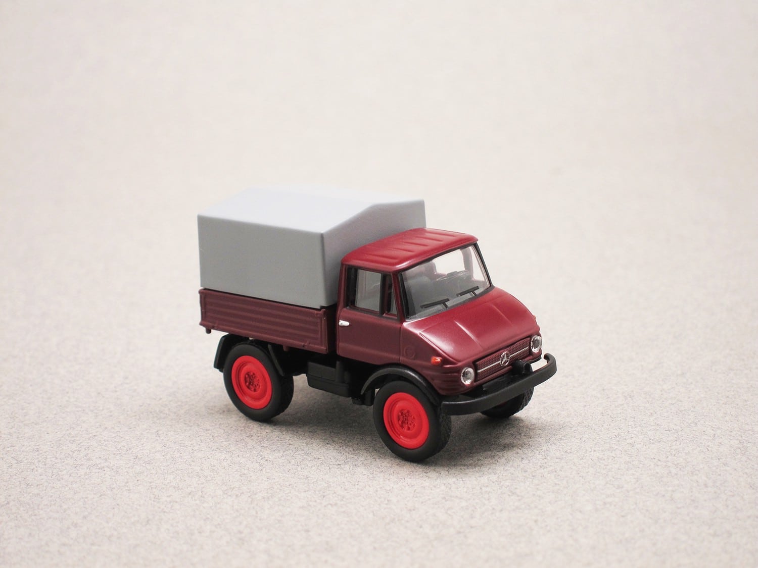 Mercedes Unimog U406 (Schuco) 1:87