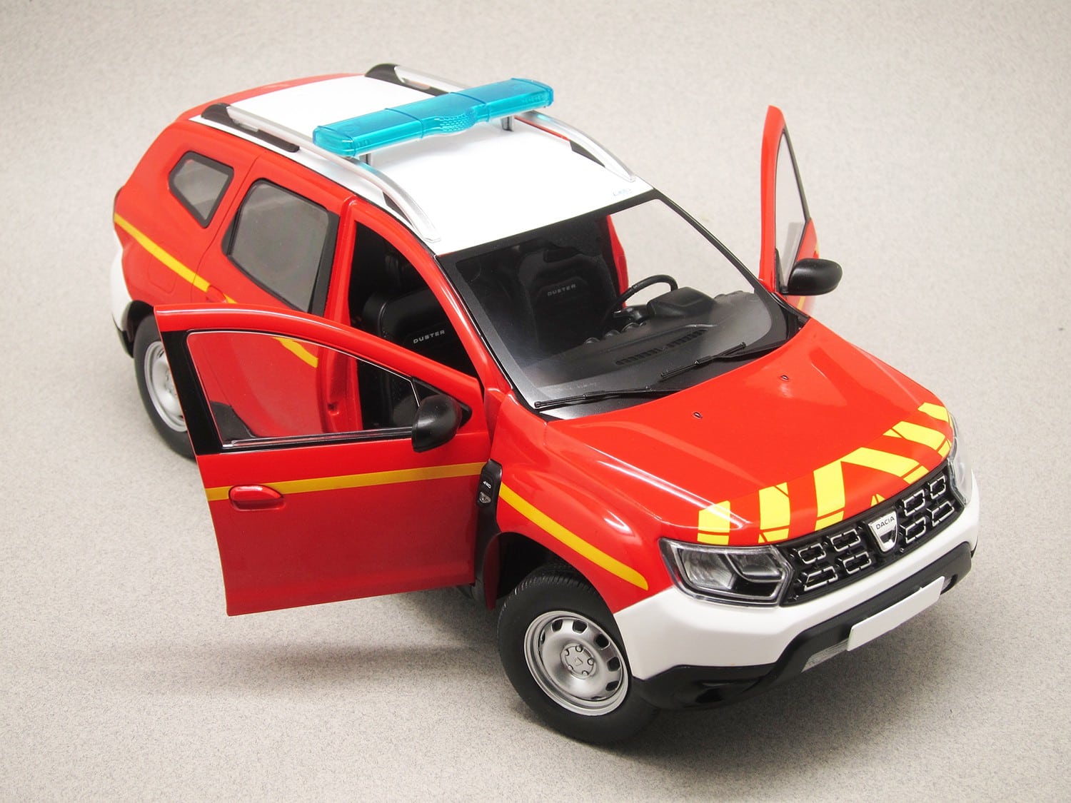 Dacia Duster MK2 fire rescue (Solido) 1:18