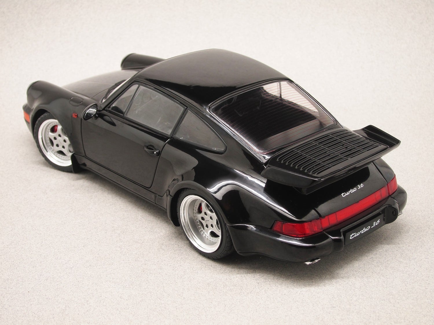 Porsche 911 964 Turbo Black Solido 1/18