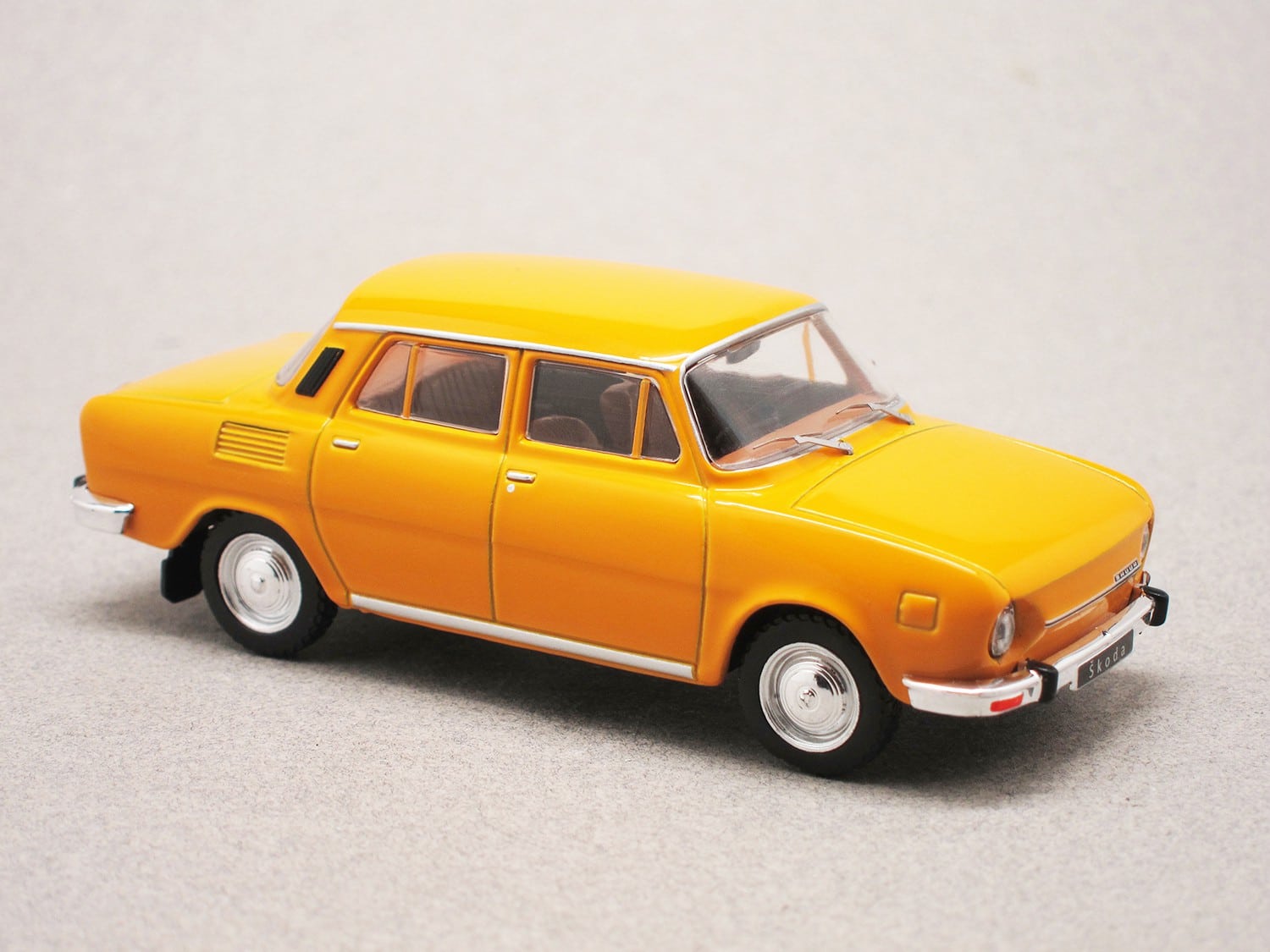 Skoda 100L (IXO) 1/43e