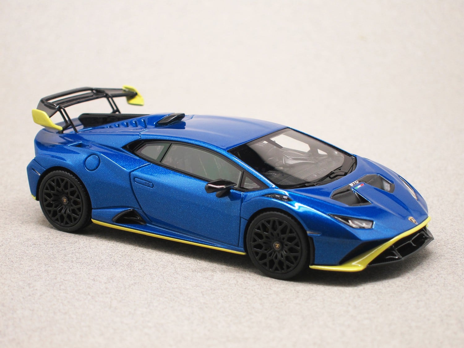 Lamborghini Huracan STO Blu Nethuns (LookSmart) 1/43e