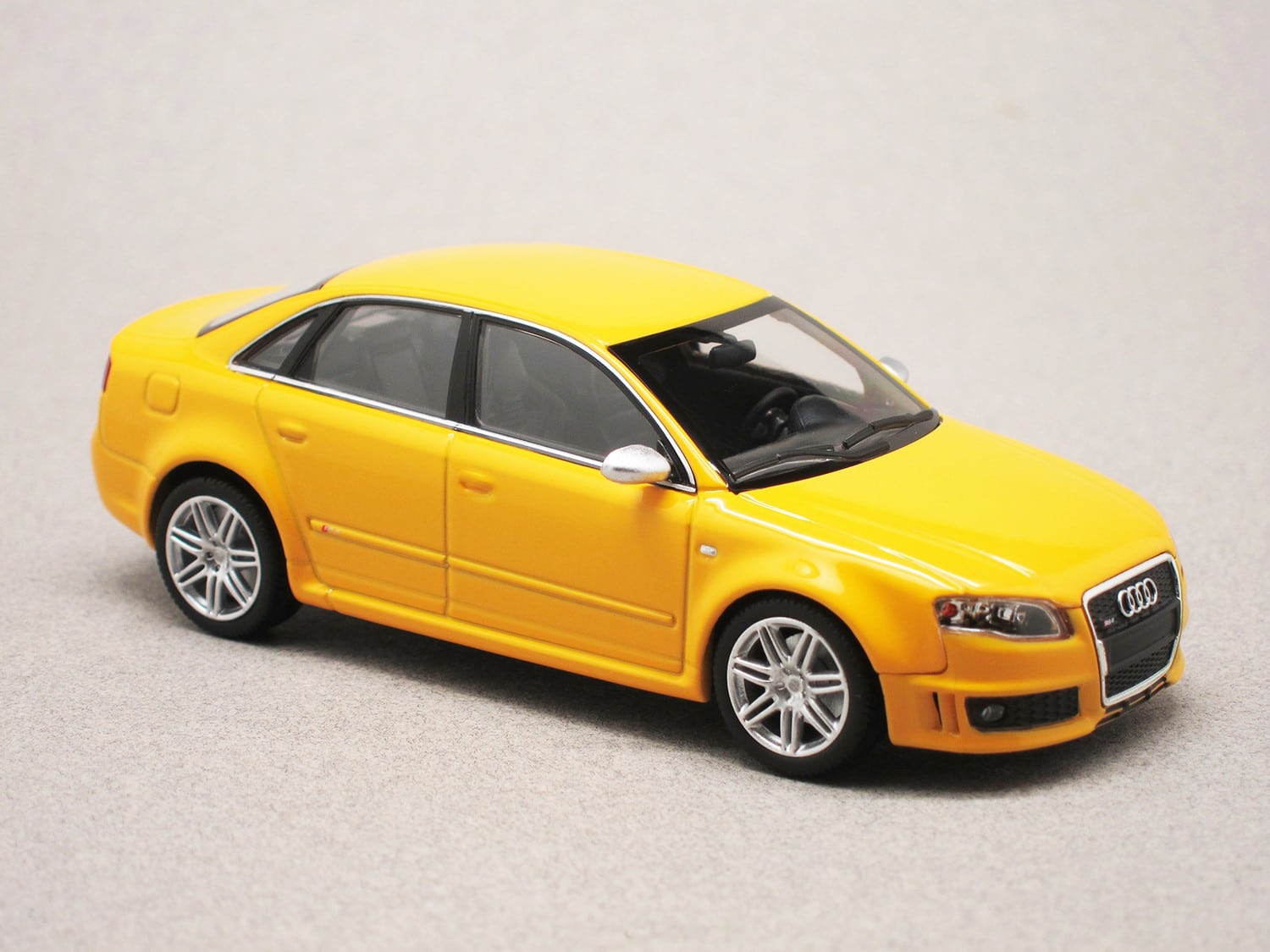 Audi RS4 2005 (Maxichamps) 1/43e