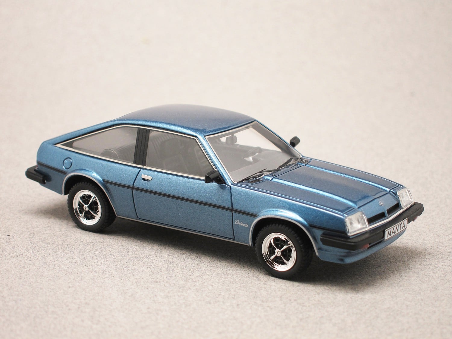 Opel Manta CC (NEO) 1:43