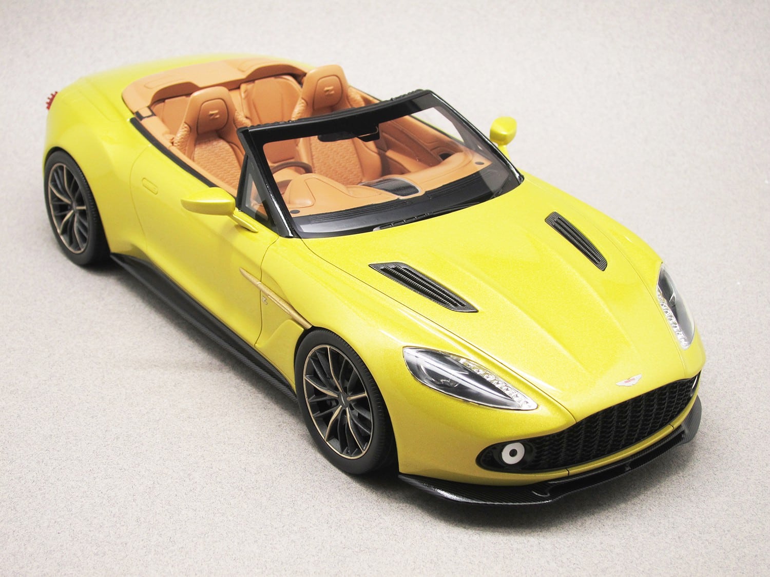 Aston Martin Vanquish V12 Zagato Volante (Top Speed) 1/18e