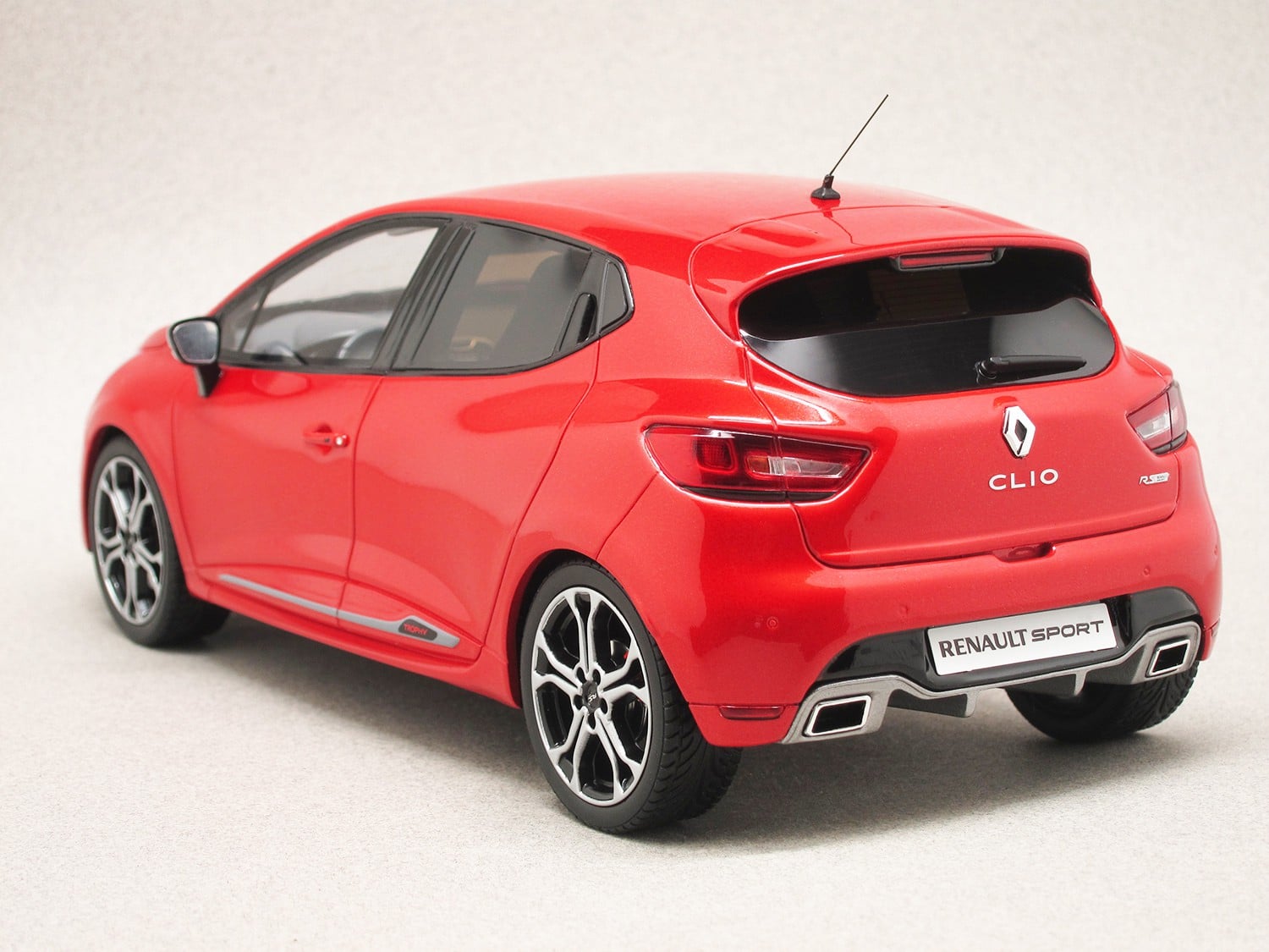 Renault Clio 4 RS Trophy (Ottomobile) 1/18e - Minicarweb